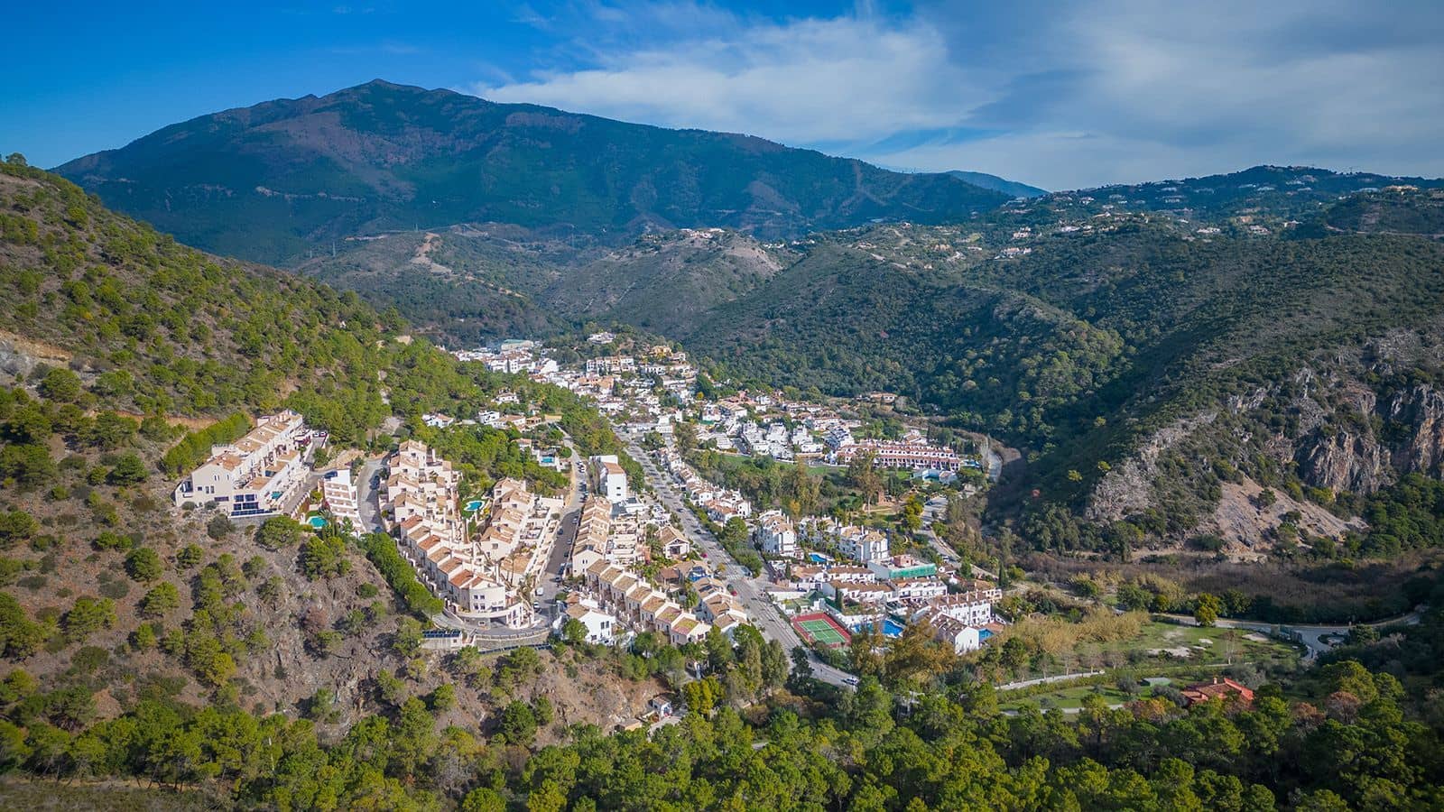 2 soverom Penthouse til salgs i Benahavis - € 345 000 (Ref: 9921229)