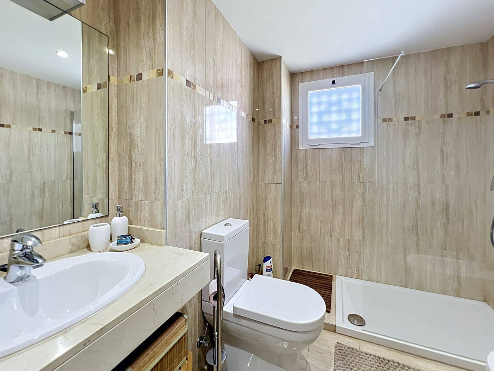 2 bedroom Apartment for sale in La Alcaidesa - € 329,000 (Ref: 9921230)