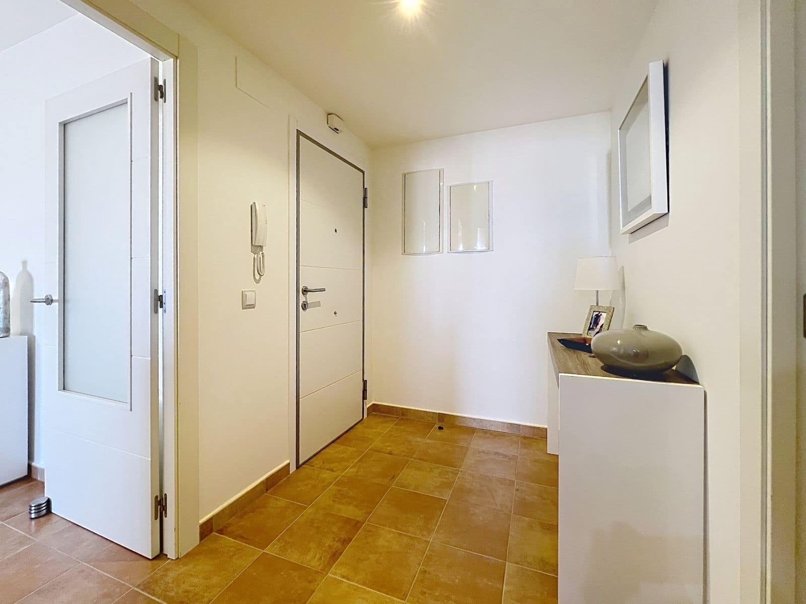 2 bedroom Apartment for sale in La Alcaidesa - € 329,000 (Ref: 9921230)