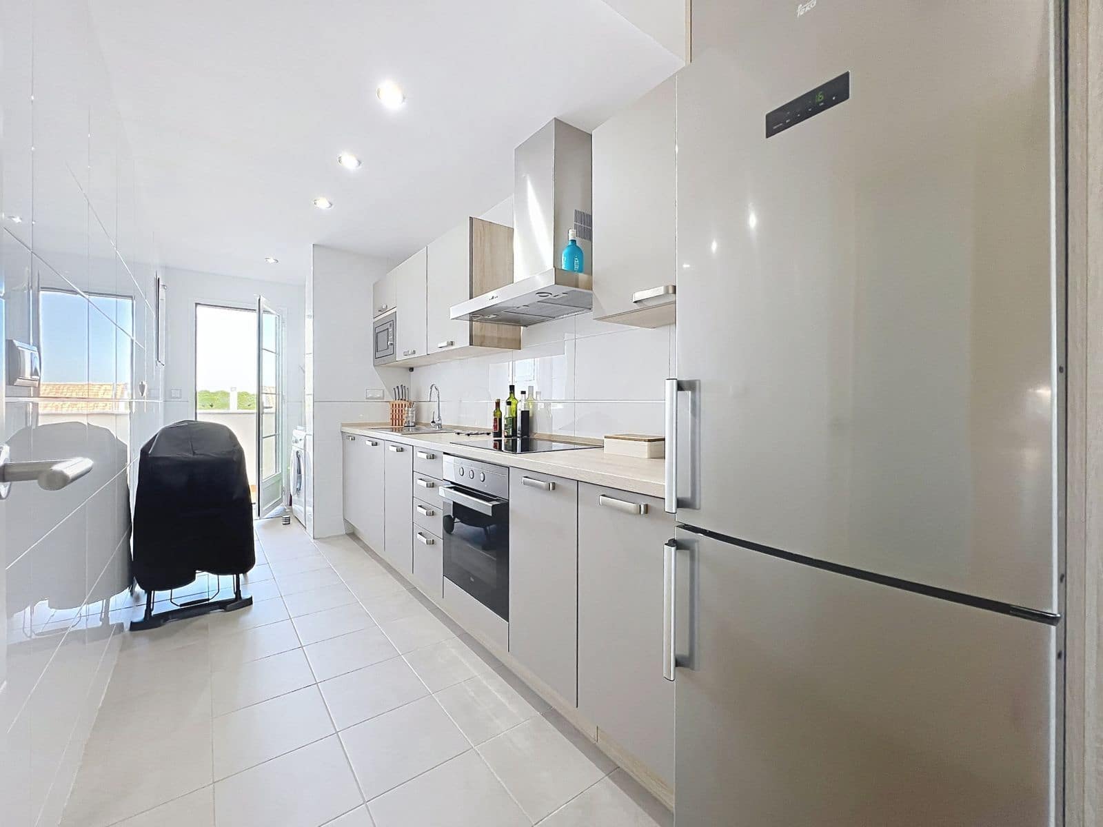2 bedroom Apartment for sale in La Alcaidesa - € 329,000 (Ref: 9921230)