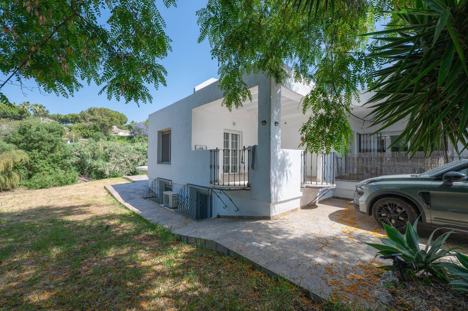 4 bedroom Villa for sale in Marbella - € 975,000 (Ref: 9921232)
