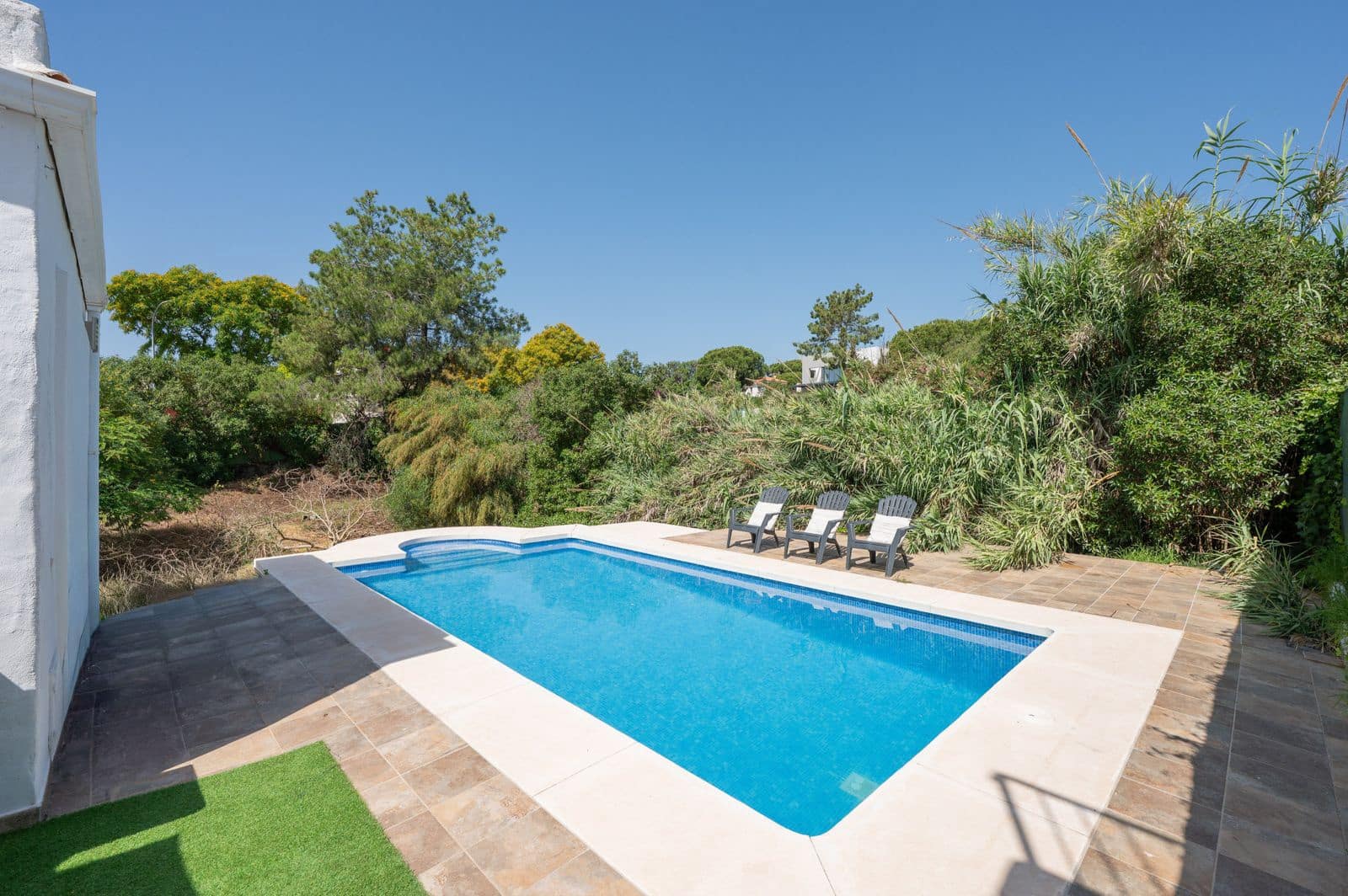 4 bedroom Villa for sale in Marbella - € 975,000 (Ref: 9921232)