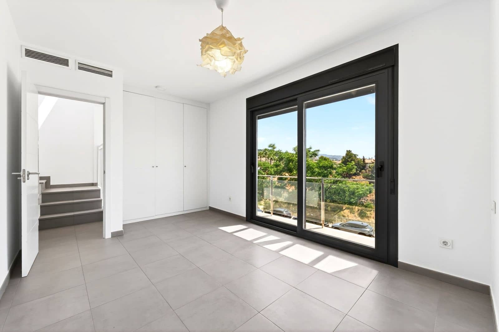 4 soveværelse Semi-Rækkehus til salg i Malaga by - € 1.650.000 (Ref: 9921248)