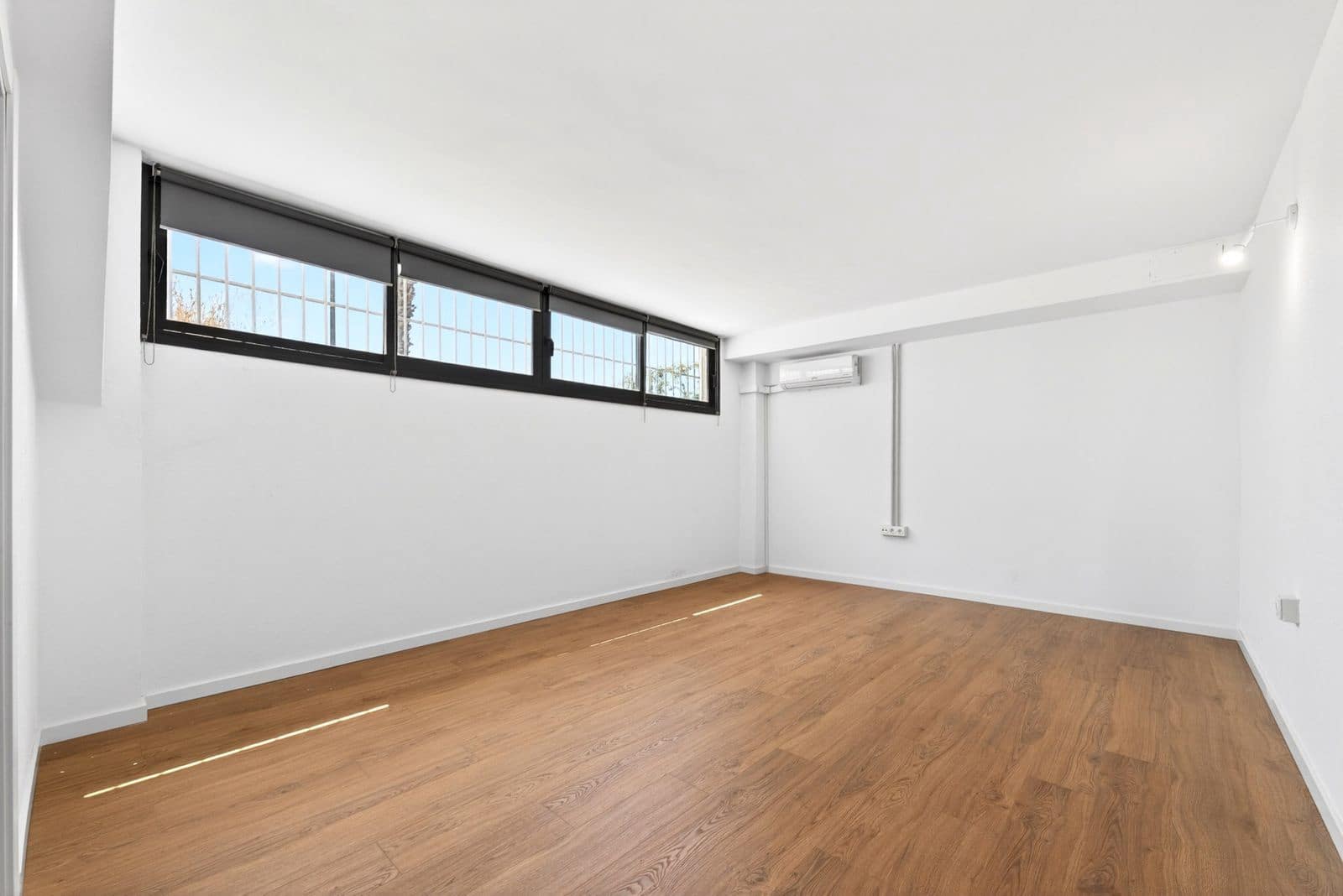 4 soveværelse Semi-Rækkehus til salg i Malaga by - € 1.650.000 (Ref: 9921248)