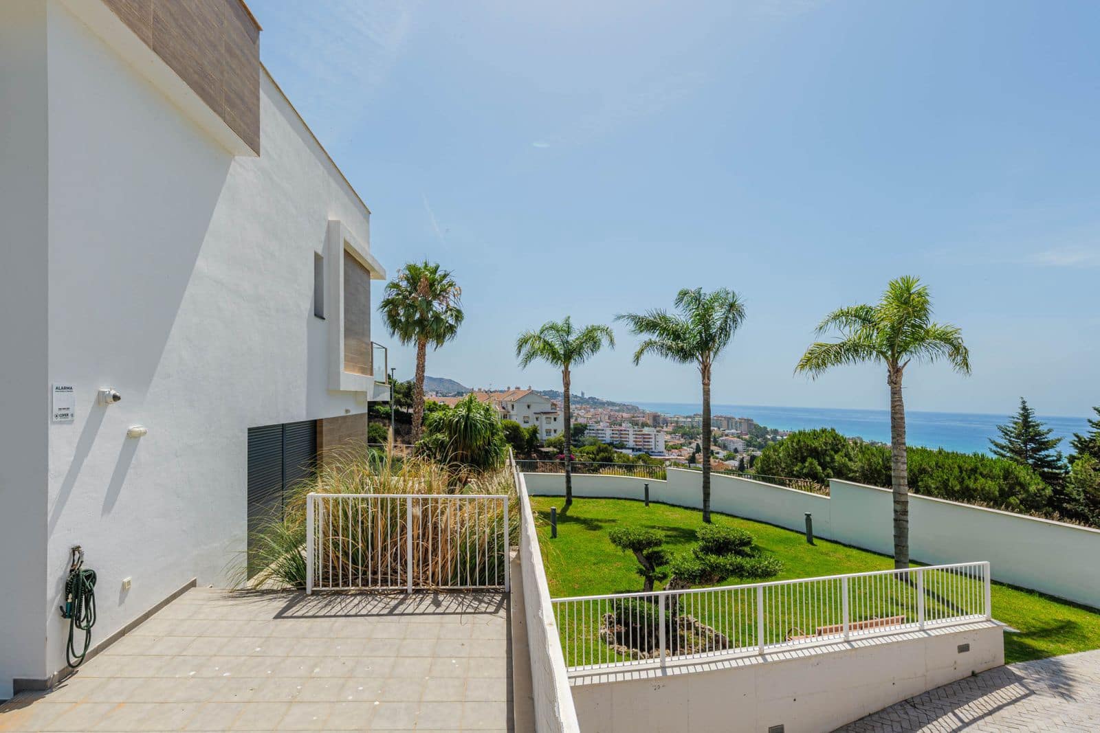 4 soveværelse Semi-Rækkehus til salg i Malaga by - € 1.650.000 (Ref: 9921248)