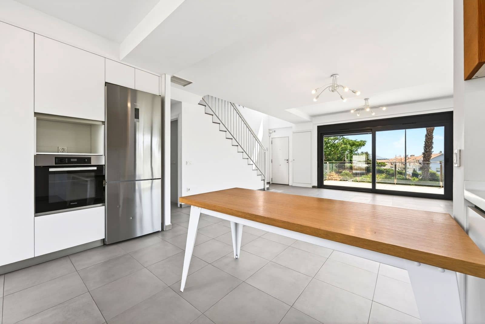 4 soveværelse Semi-Rækkehus til salg i Malaga by - € 1.650.000 (Ref: 9921248)