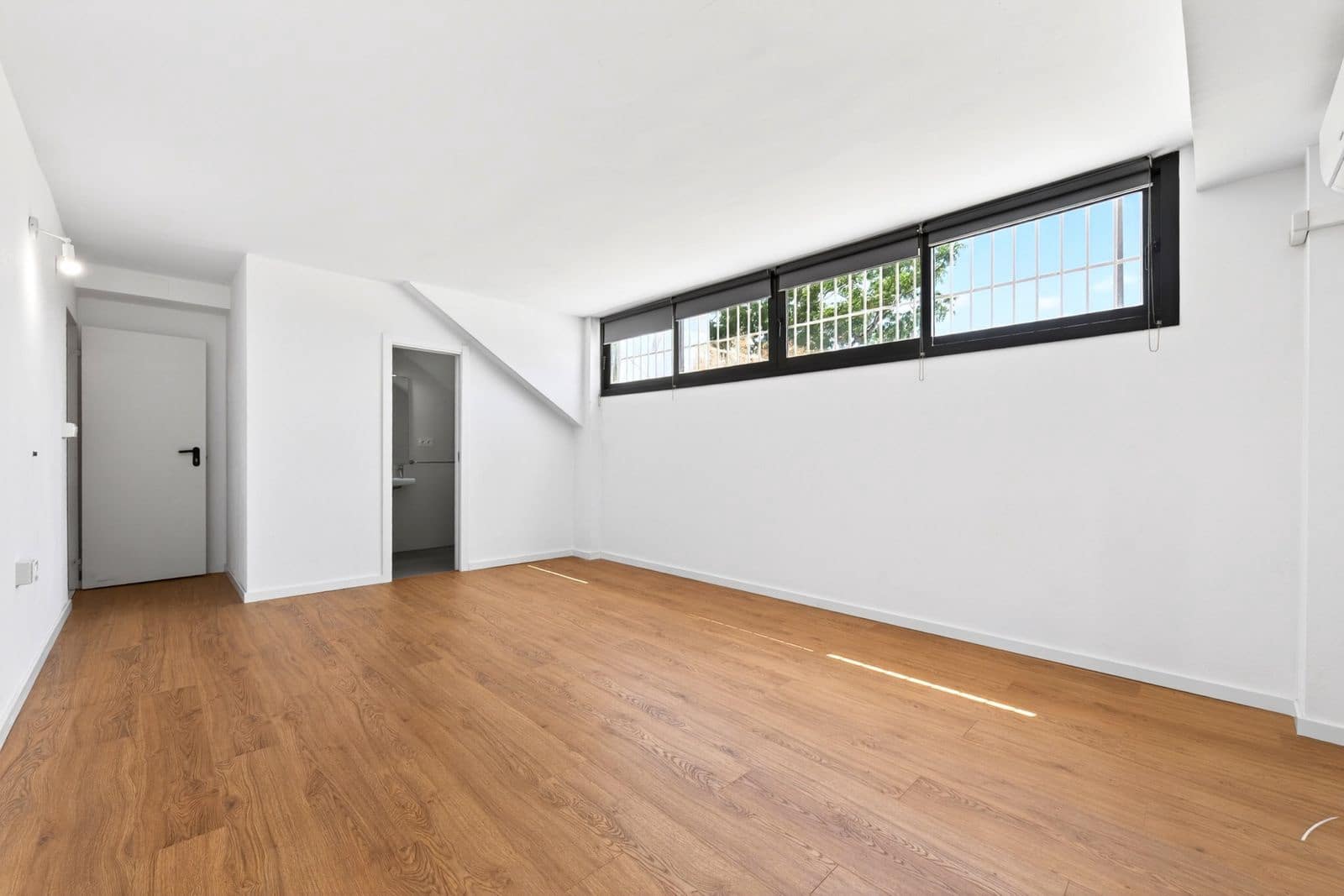 4 soveværelse Semi-Rækkehus til salg i Malaga by - € 1.650.000 (Ref: 9921248)