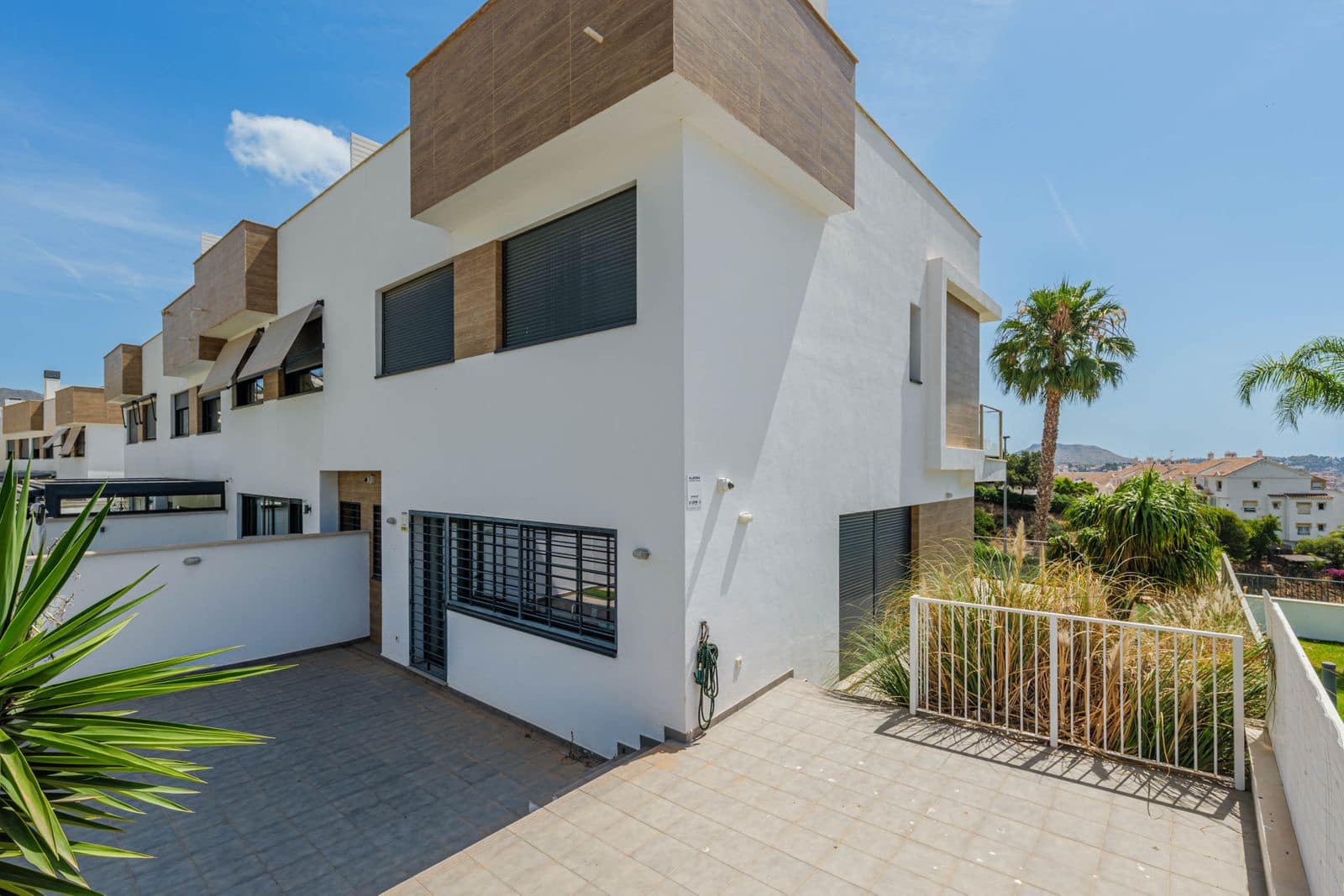 4 soveværelse Semi-Rækkehus til salg i Malaga by - € 1.650.000 (Ref: 9921248)