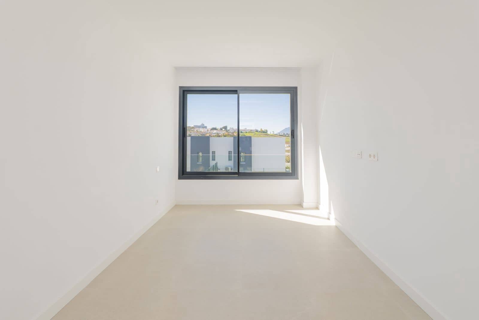 Chalet de 3 habitaciones en Estepona en venta - 900.000 € (Ref: 9921250)