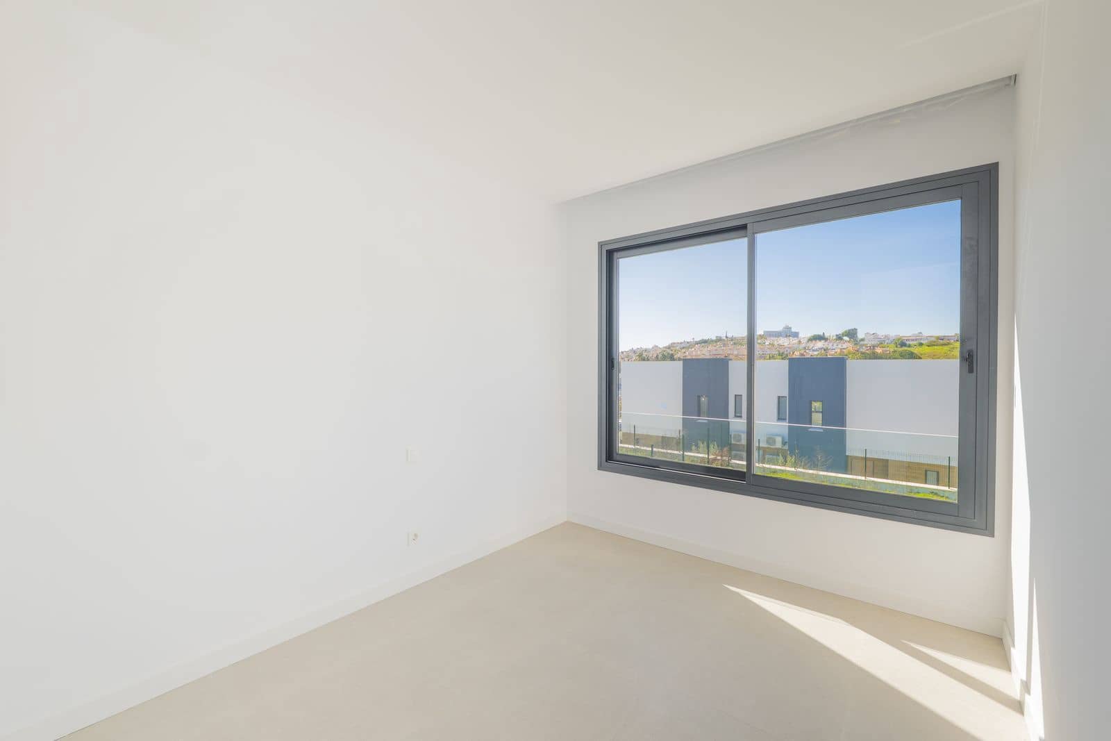 Chalet de 3 habitaciones en Estepona en venta - 900.000 € (Ref: 9921250)