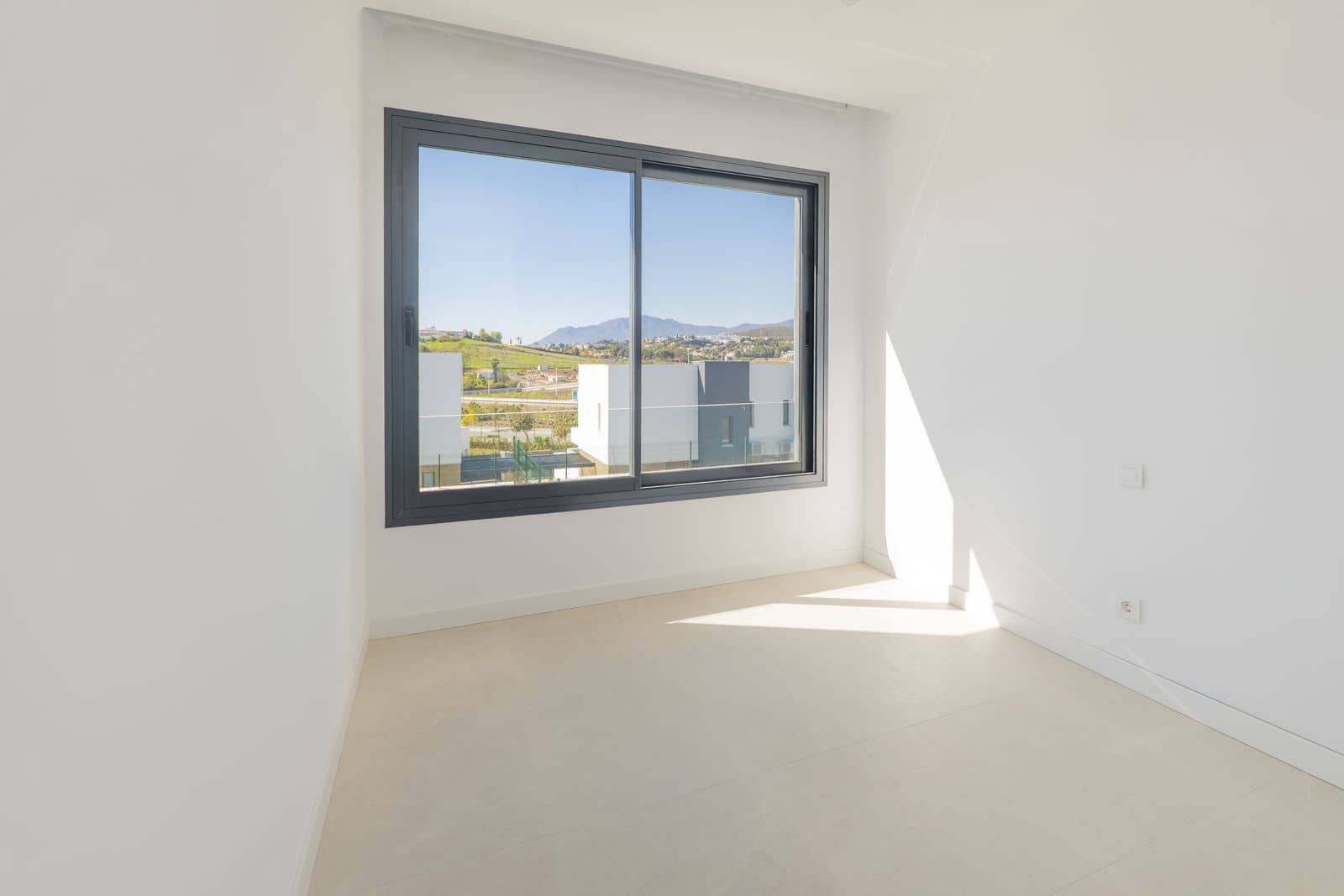 Chalet de 3 habitaciones en Estepona en venta - 900.000 € (Ref: 9921250)