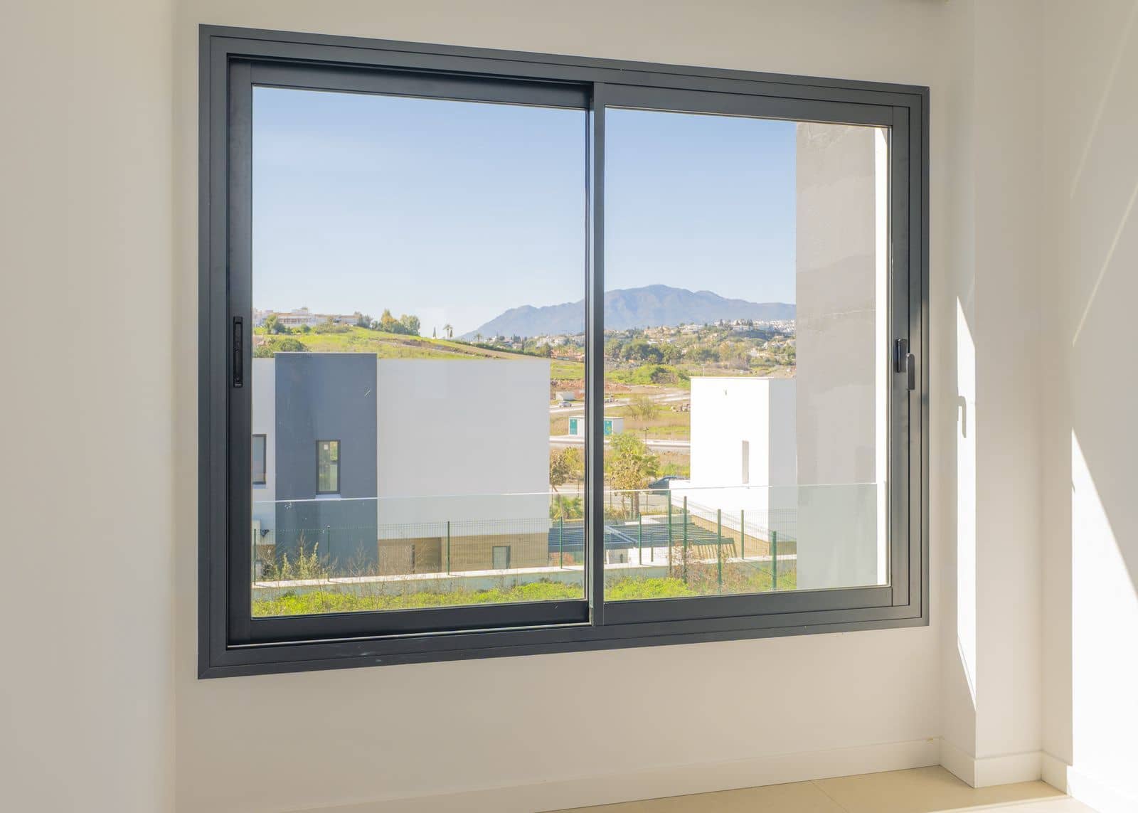 Chalet de 3 habitaciones en Estepona en venta - 900.000 € (Ref: 9921250)