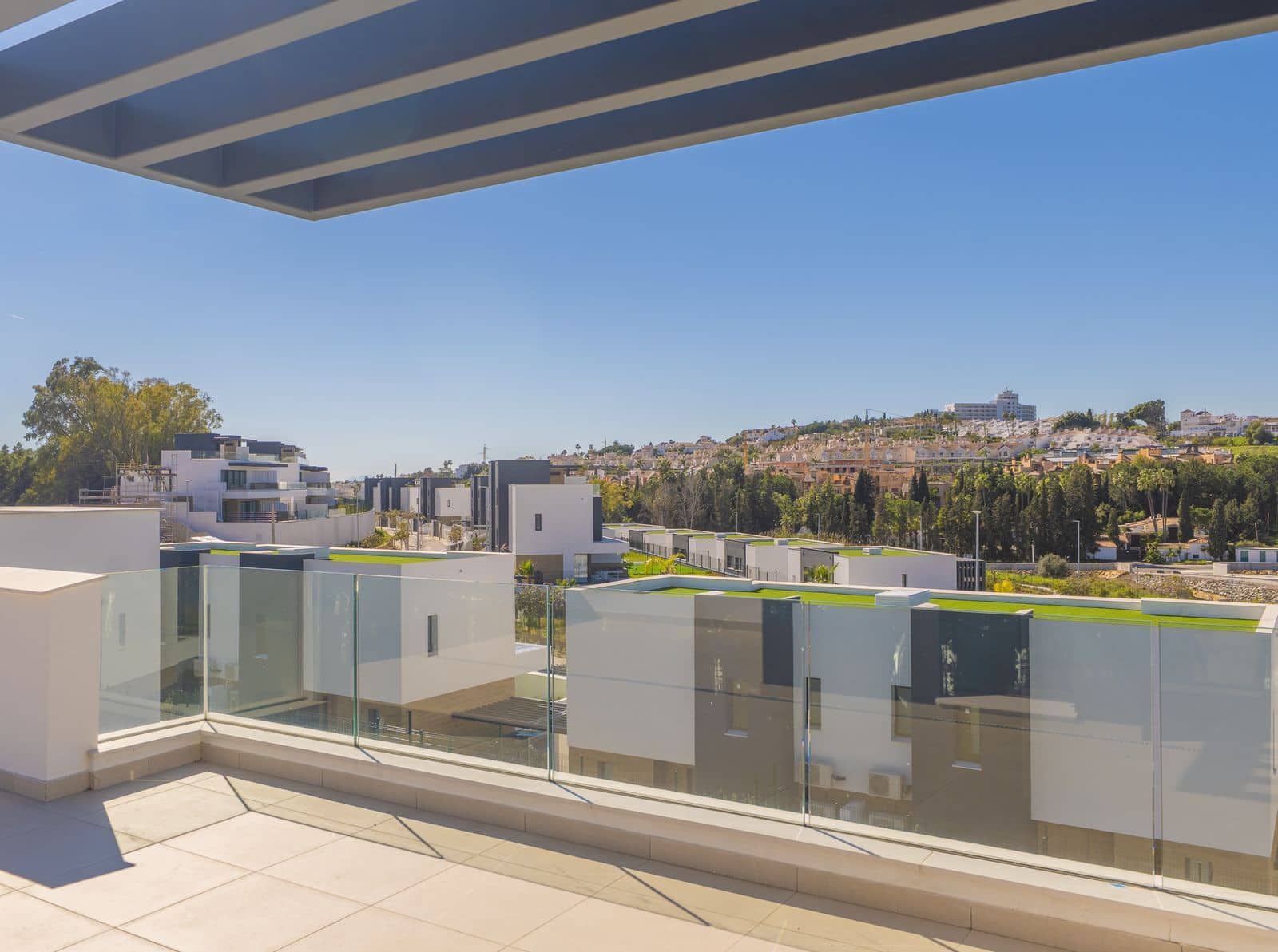 Chalet de 3 habitaciones en Estepona en venta - 900.000 € (Ref: 9921250)