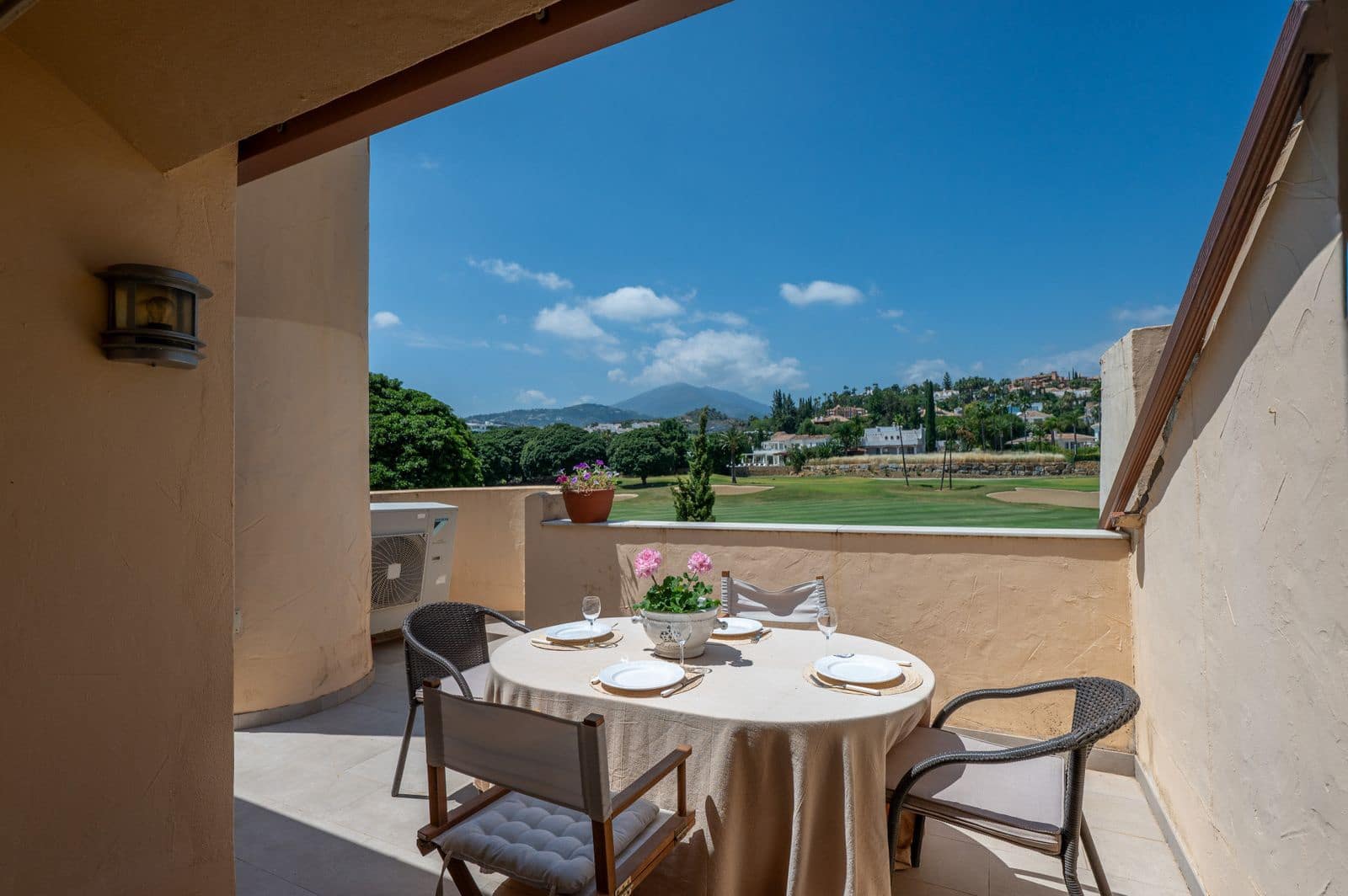 3 bedroom Apartment for sale in Nueva Andalucia - € 950,000 (Ref: 9921254)