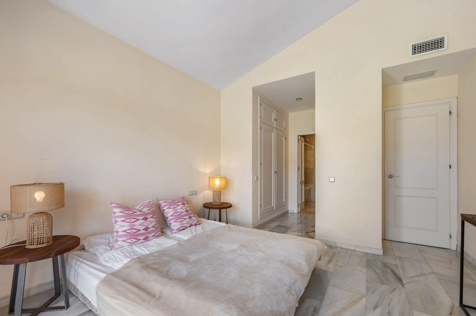 3 bedroom Apartment for sale in Nueva Andalucia - € 950,000 (Ref: 9921254)