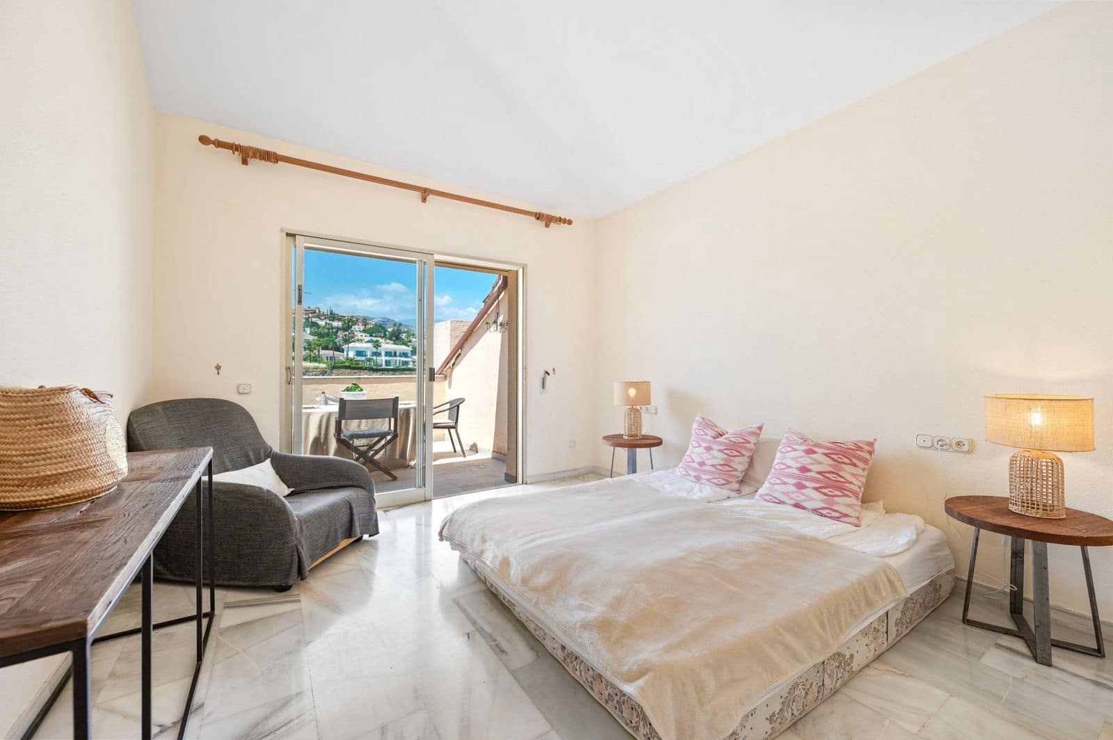 3 bedroom Apartment for sale in Nueva Andalucia - € 950,000 (Ref: 9921254)
