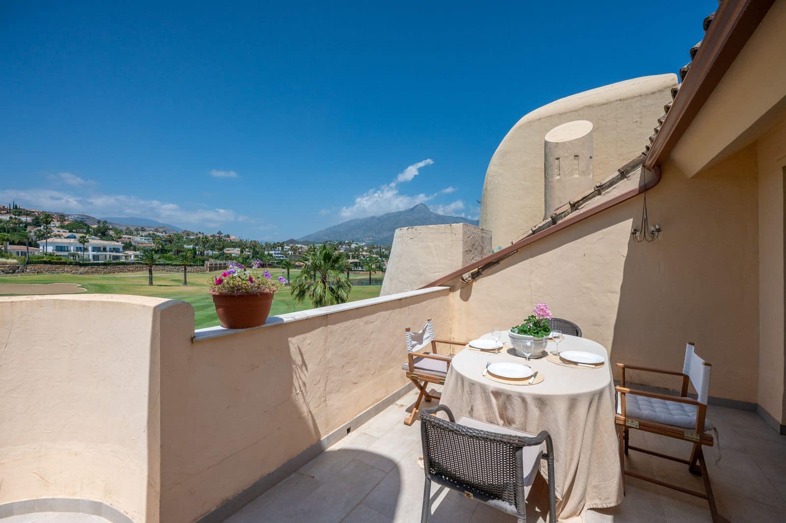 3 bedroom Apartment for sale in Nueva Andalucia - € 950,000 (Ref: 9921254)