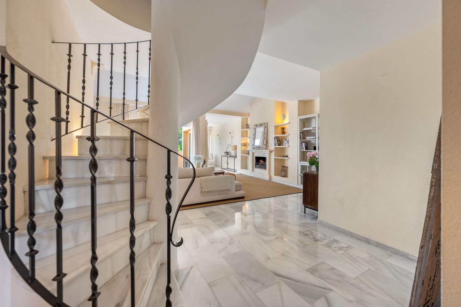 3 bedroom Apartment for sale in Nueva Andalucia - € 950,000 (Ref: 9921254)