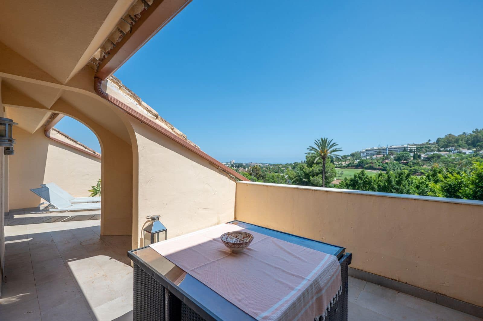 3 bedroom Apartment for sale in Nueva Andalucia - € 950,000 (Ref: 9921254)
