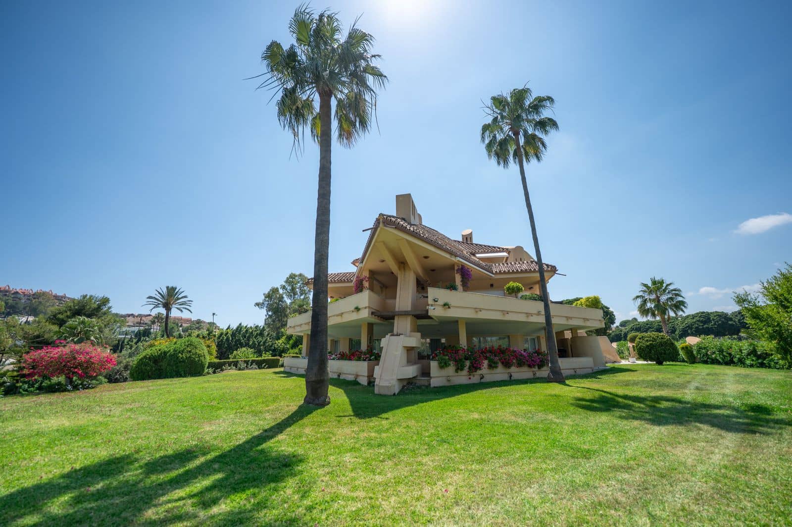 3 bedroom Apartment for sale in Nueva Andalucia - € 950,000 (Ref: 9921254)