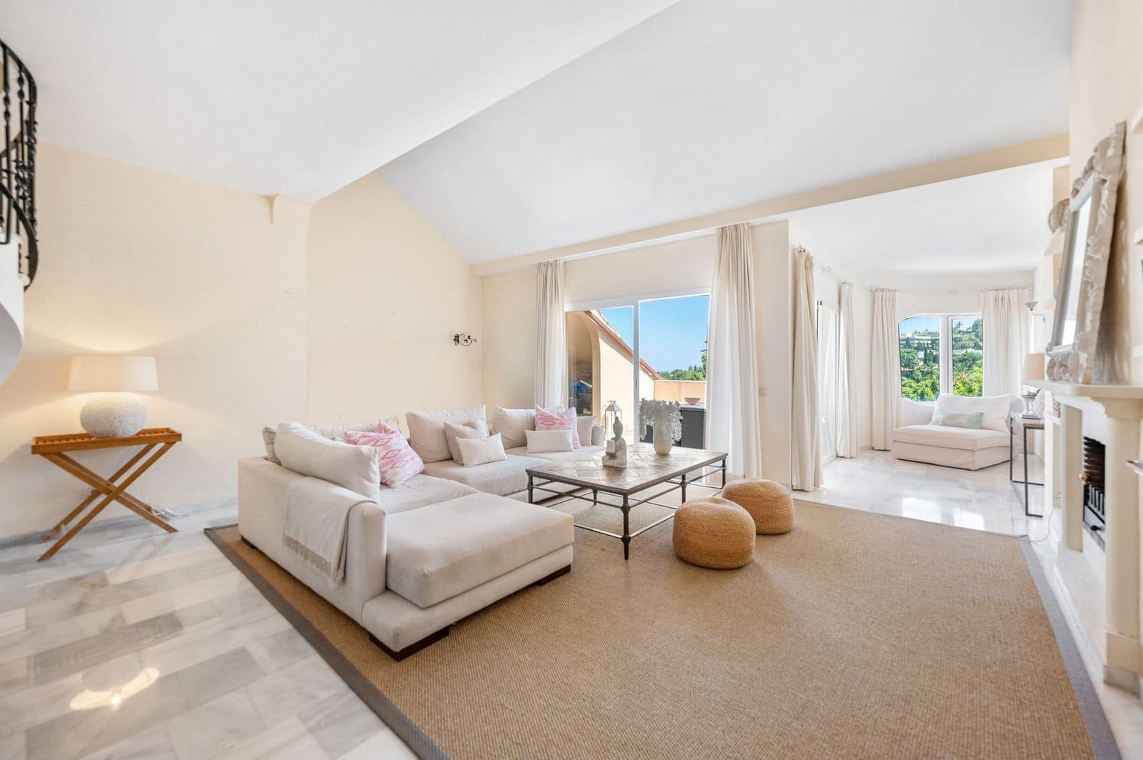3 bedroom Apartment for sale in Nueva Andalucia - € 950,000 (Ref: 9921254)