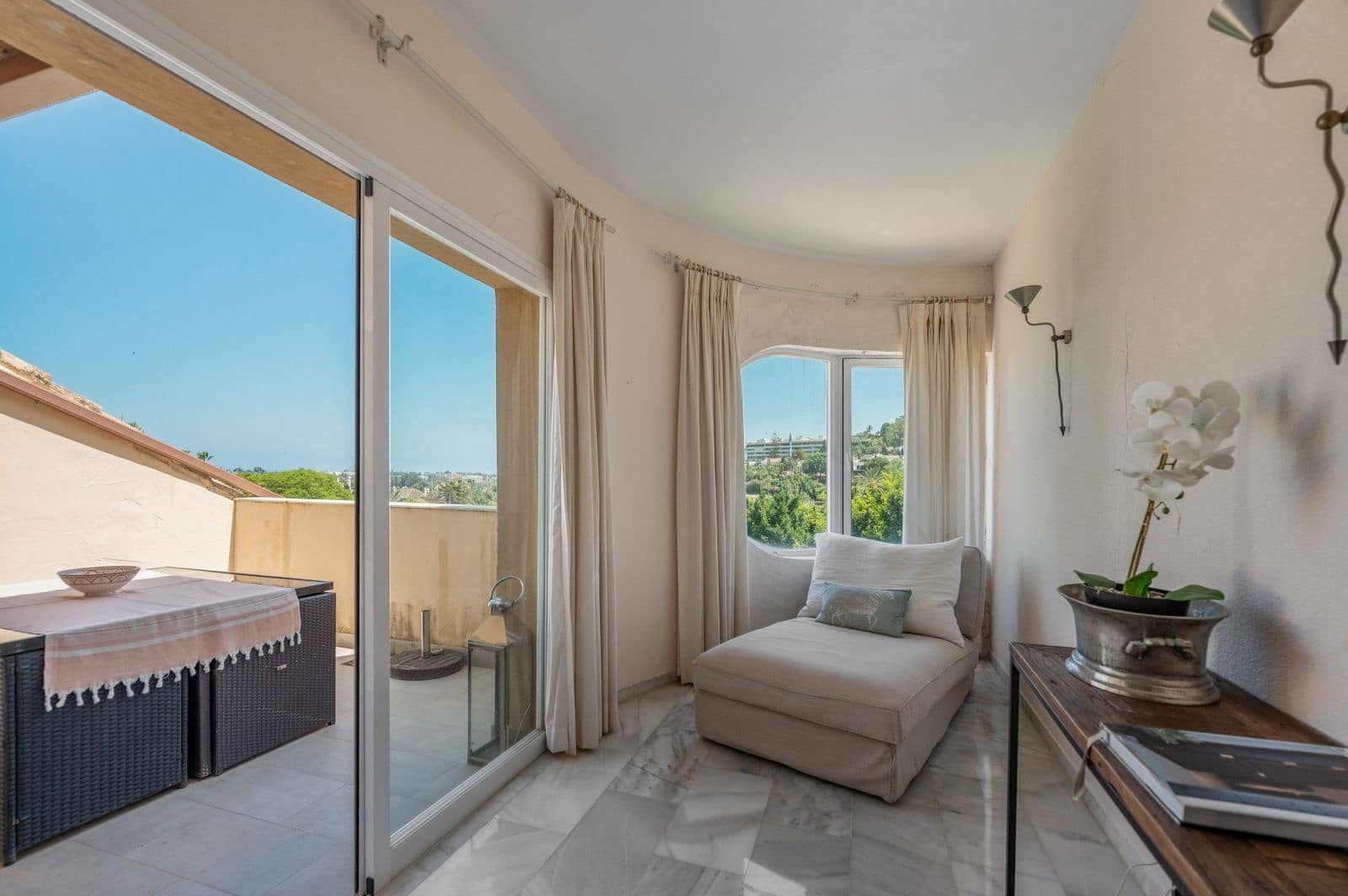 3 bedroom Apartment for sale in Nueva Andalucia - € 950,000 (Ref: 9921254)