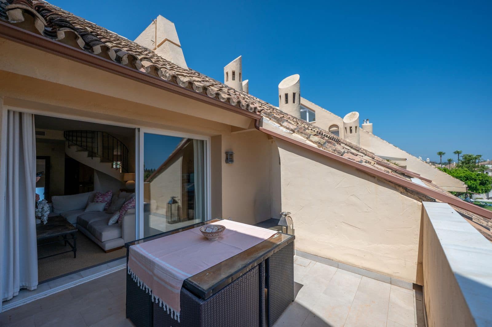 3 bedroom Apartment for sale in Nueva Andalucia - € 950,000 (Ref: 9921254)