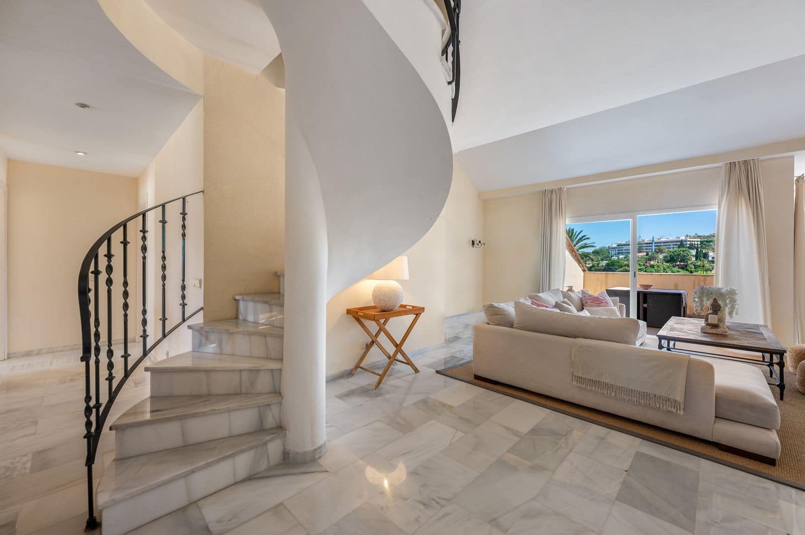 3 bedroom Apartment for sale in Nueva Andalucia - € 950,000 (Ref: 9921254)