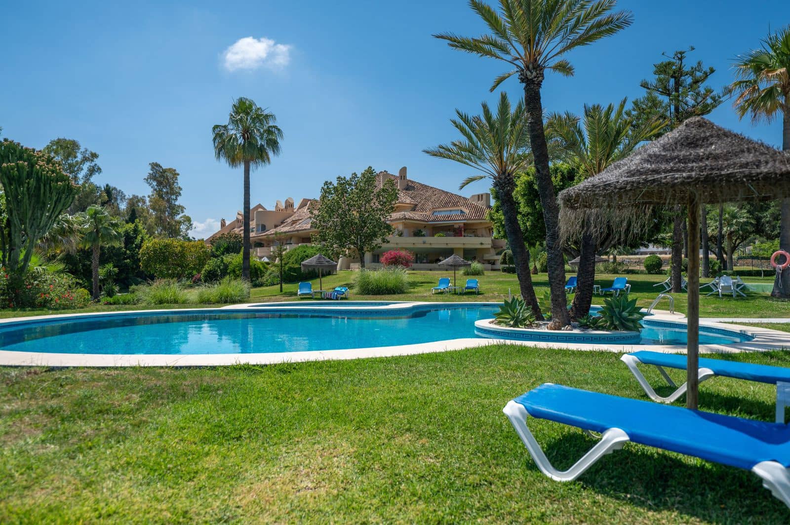 3 bedroom Apartment for sale in Nueva Andalucia - € 950,000 (Ref: 9921254)