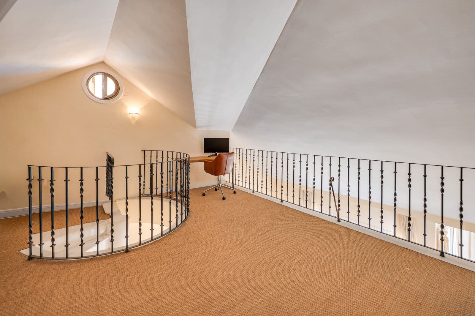3 bedroom Apartment for sale in Nueva Andalucia - € 950,000 (Ref: 9921254)