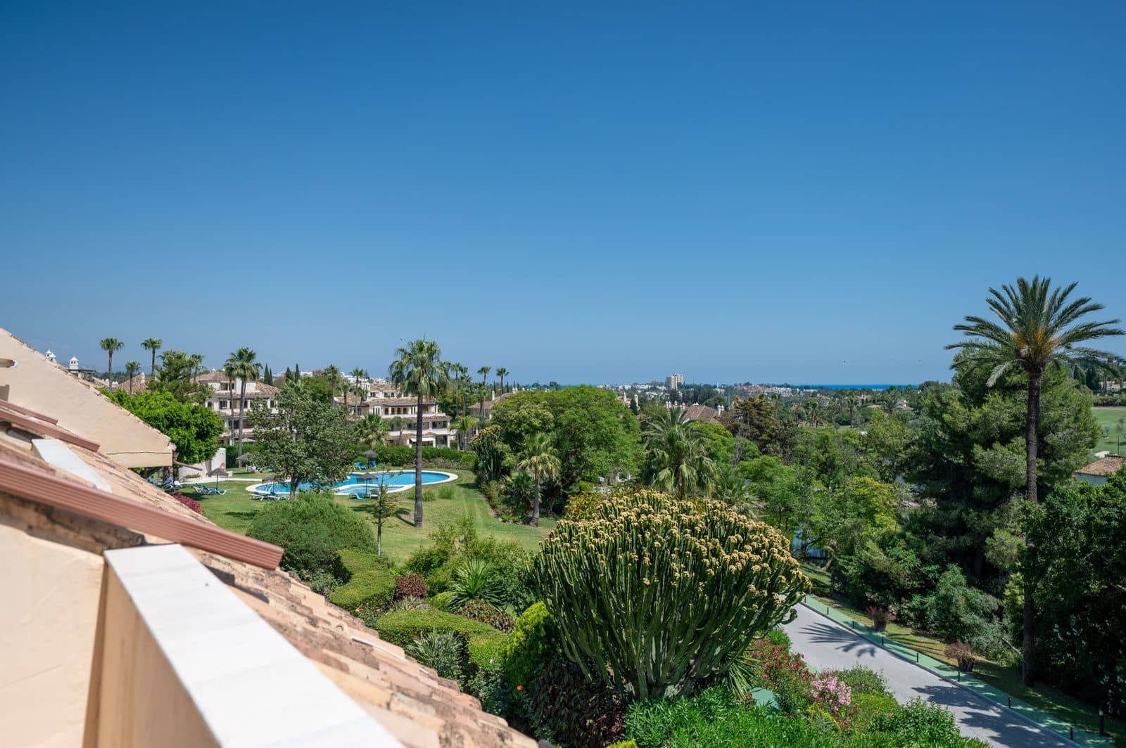 3 bedroom Apartment for sale in Nueva Andalucia - € 950,000 (Ref: 9921254)