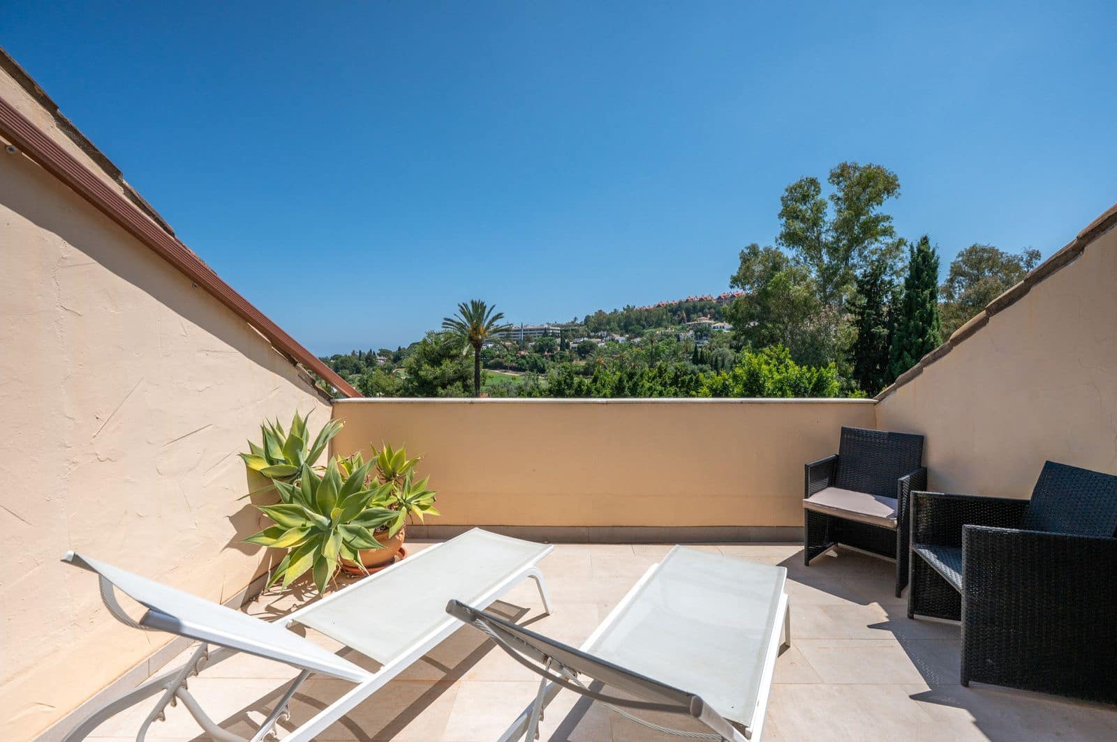 3 bedroom Apartment for sale in Nueva Andalucia - € 950,000 (Ref: 9921254)