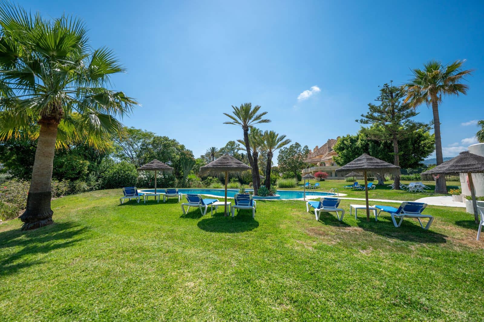 3 bedroom Apartment for sale in Nueva Andalucia - € 950,000 (Ref: 9921254)