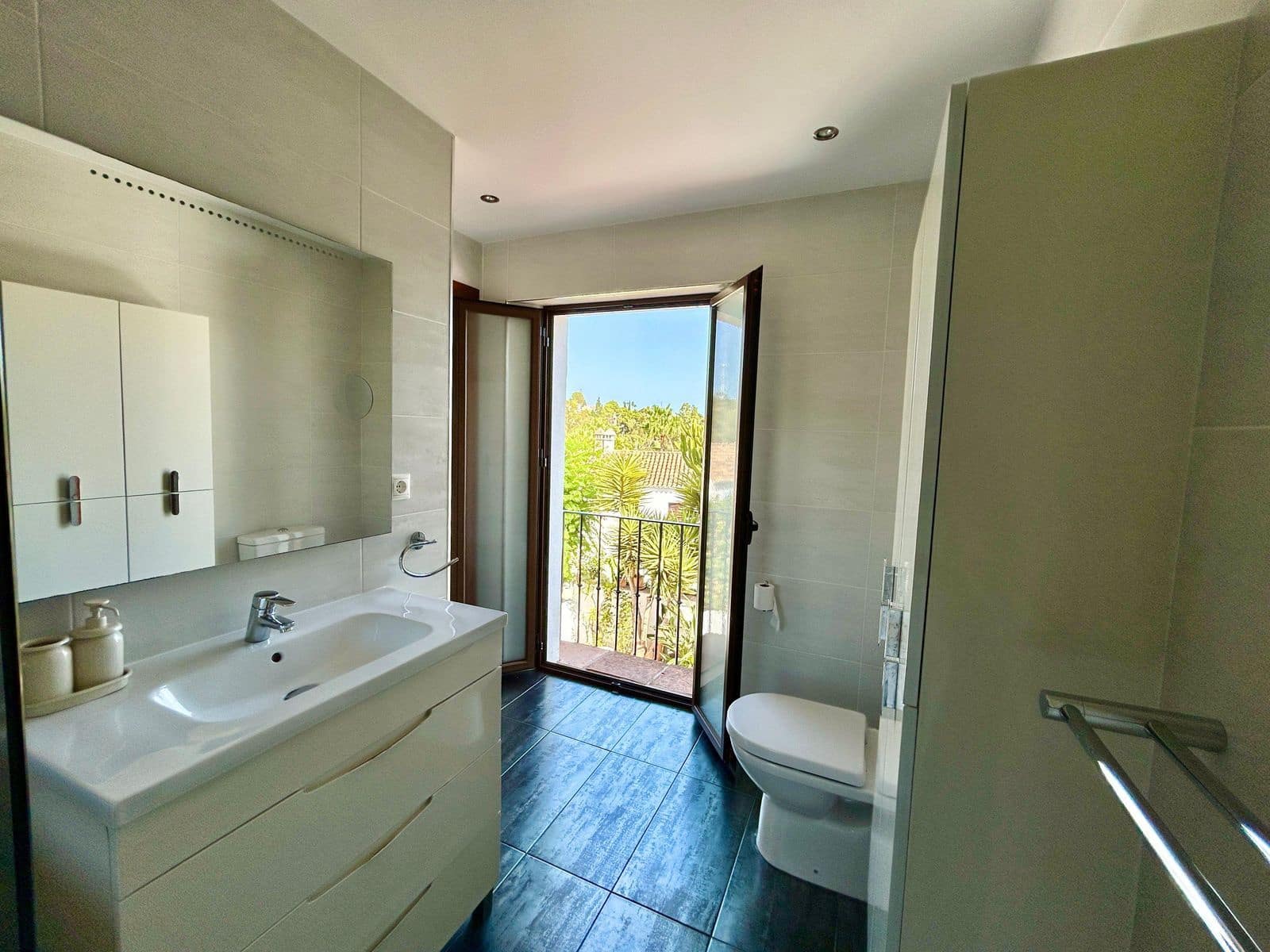 2 makuuhuone Omakotitalo myytävänä paikassa Nueva Andalucia - 550 000 € (Ref: 9921258)