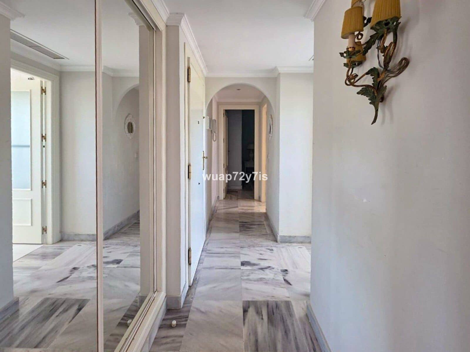 Ático de 2 habitaciones en Nueva Andalucia en venta - 534.000 € (Ref: 9921271)