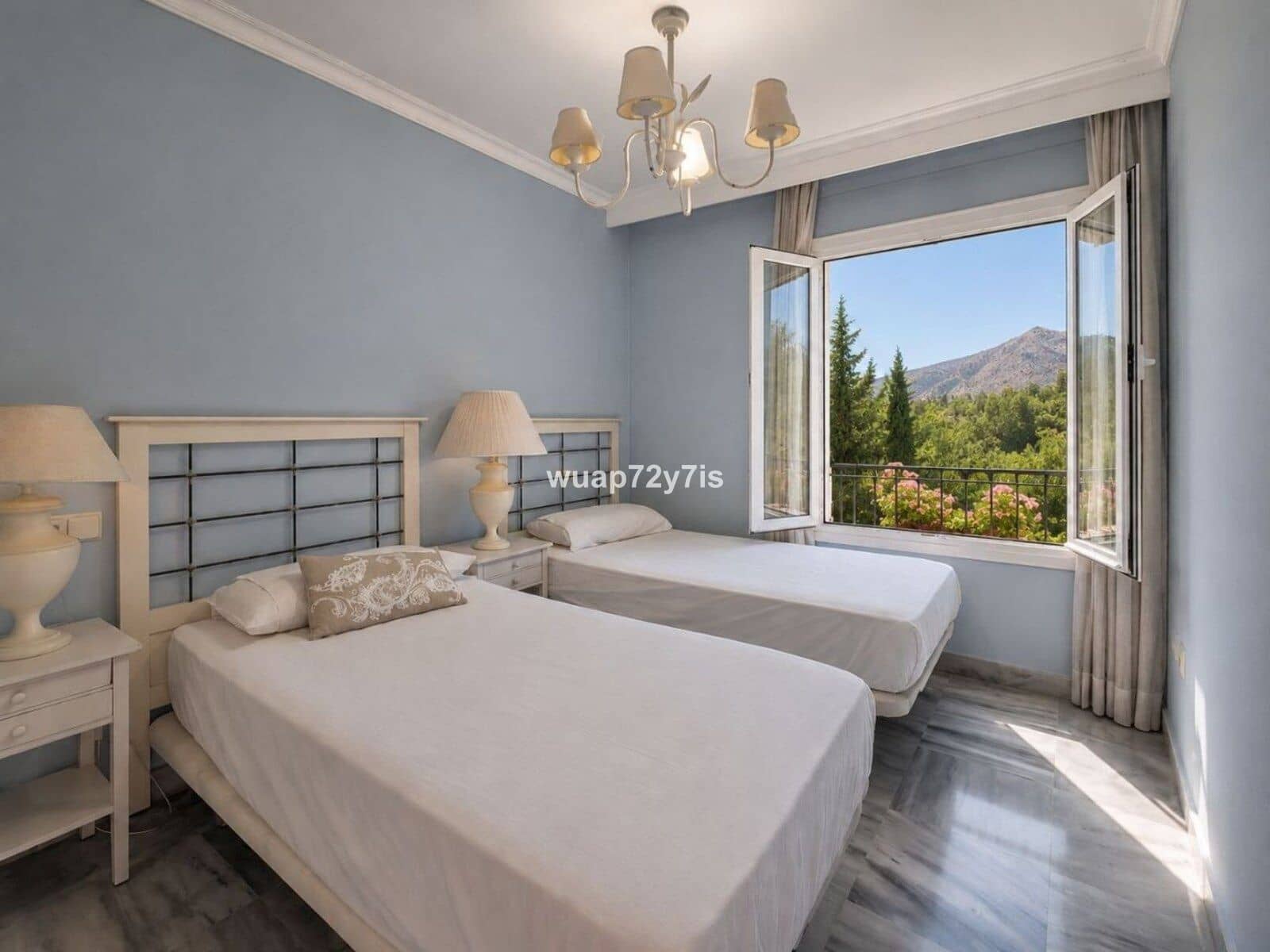 Ático de 2 habitaciones en Nueva Andalucia en venta - 534.000 € (Ref: 9921271)