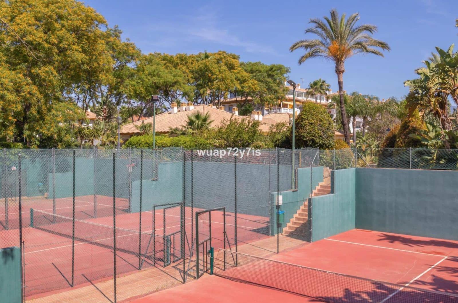 Ático de 2 habitaciones en Nueva Andalucia en venta - 534.000 € (Ref: 9921271)