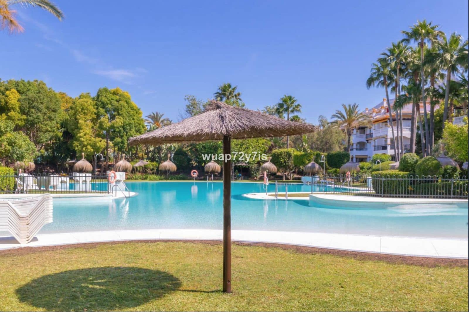 Ático de 2 habitaciones en Nueva Andalucia en venta - 534.000 € (Ref: 9921271)