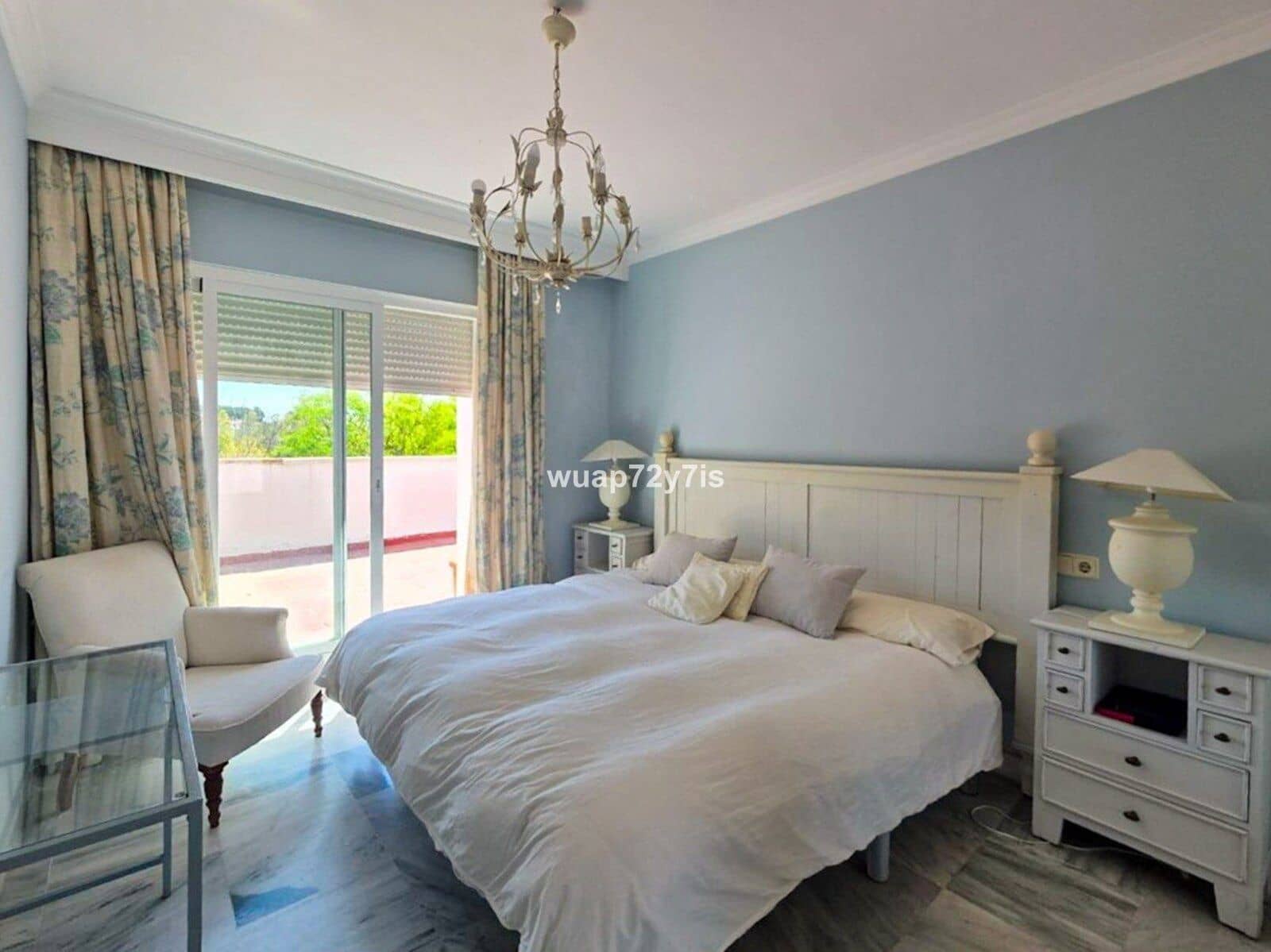Ático de 2 habitaciones en Nueva Andalucia en venta - 534.000 € (Ref: 9921271)
