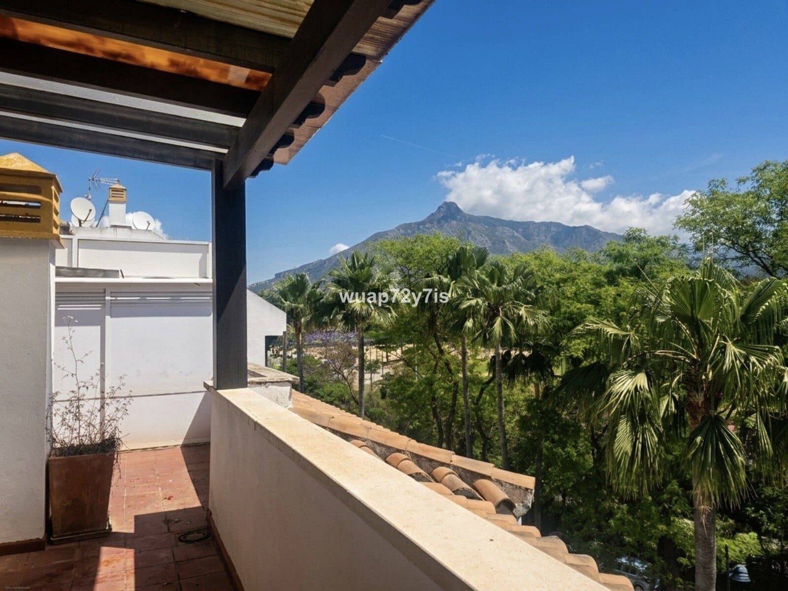 Ático de 2 habitaciones en Nueva Andalucia en venta - 534.000 € (Ref: 9921271)