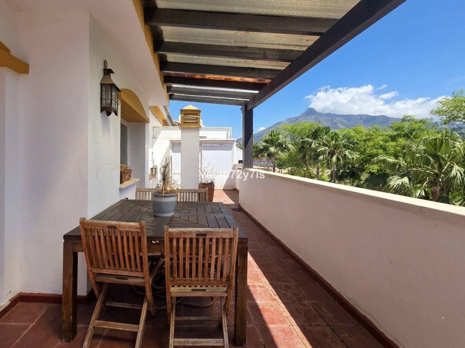 Ático de 2 habitaciones en Nueva Andalucia en venta - 534.000 € (Ref: 9921271)