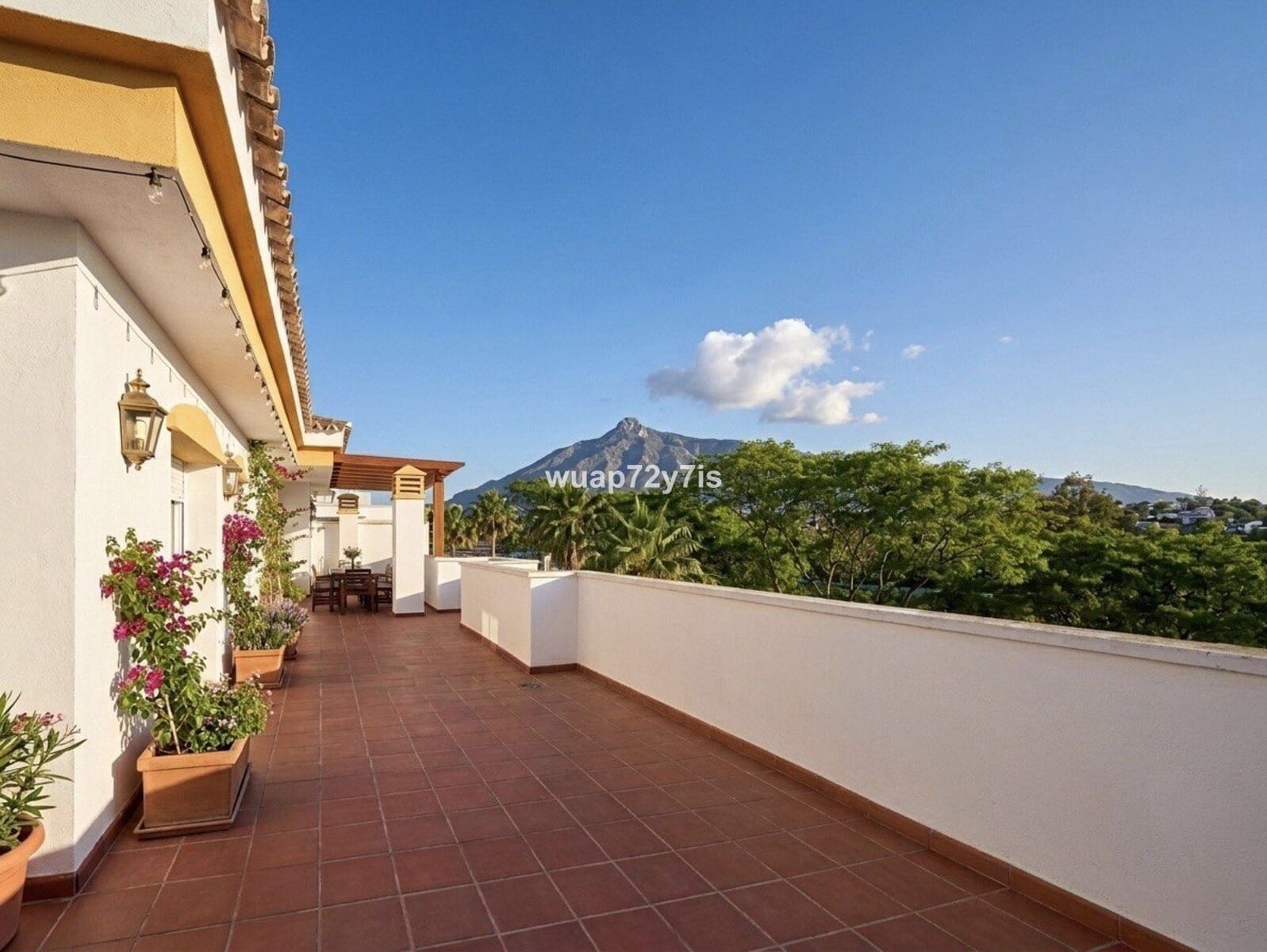 Ático de 2 habitaciones en Nueva Andalucia en venta - 534.000 € (Ref: 9921271)