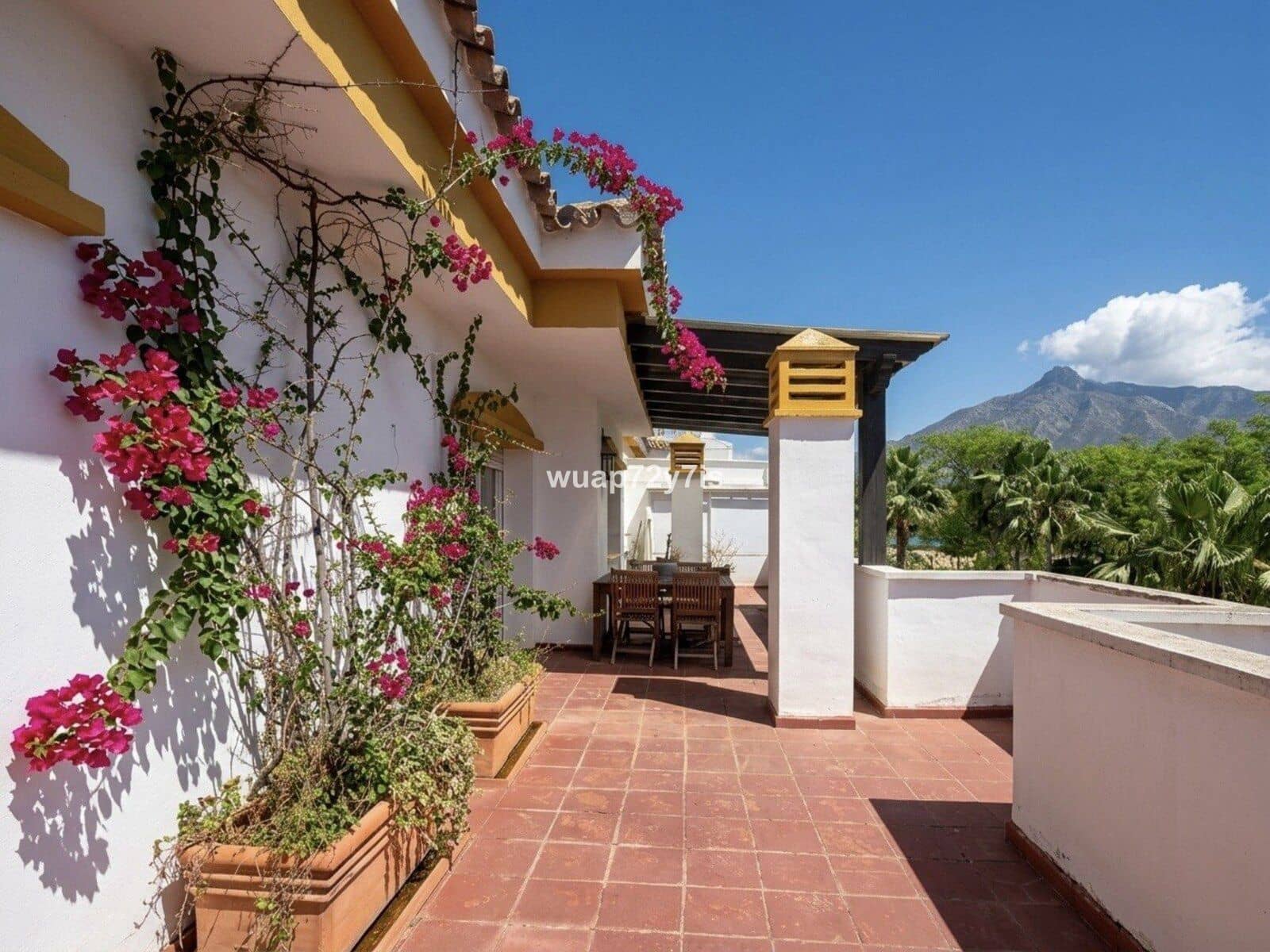 Ático de 2 habitaciones en Nueva Andalucia en venta - 534.000 € (Ref: 9921271)