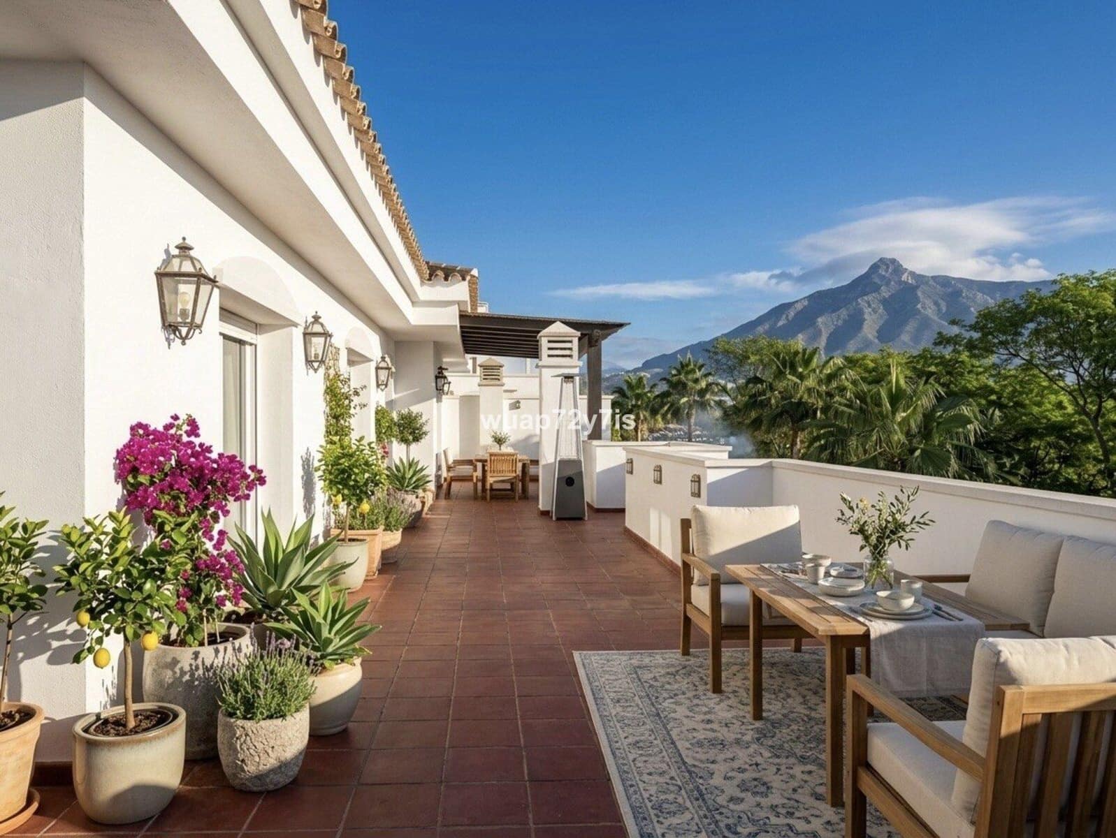 Ático de 2 habitaciones en Nueva Andalucia en venta - 534.000 € (Ref: 9921271)