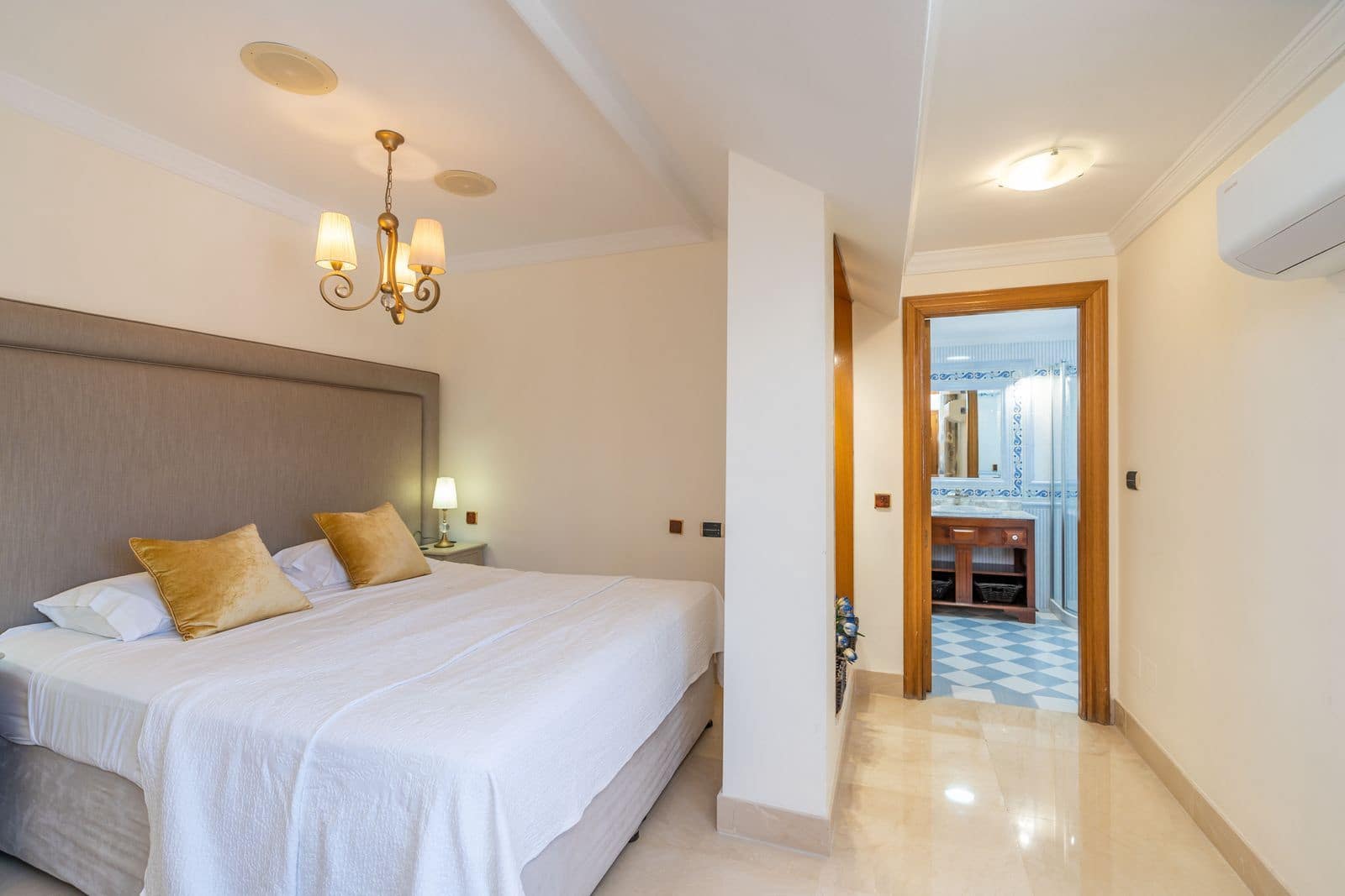 5 slaapkamer Penthouse te koop in Marbella - € 1.599.000 (Ref: 9921275)