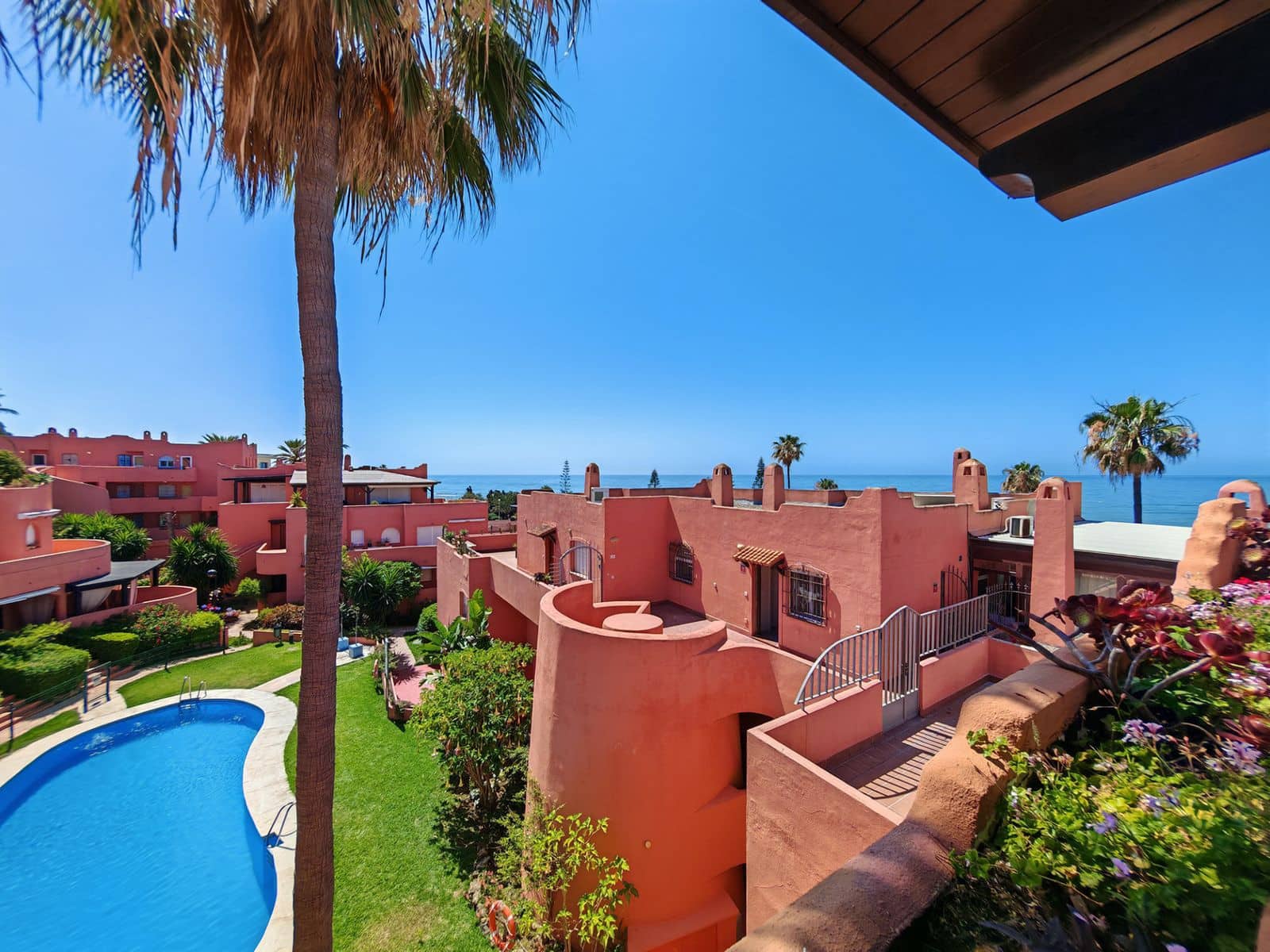 3 bedroom Apartment for sale in Marbella - € 1,150,000 (Ref: 9921281)