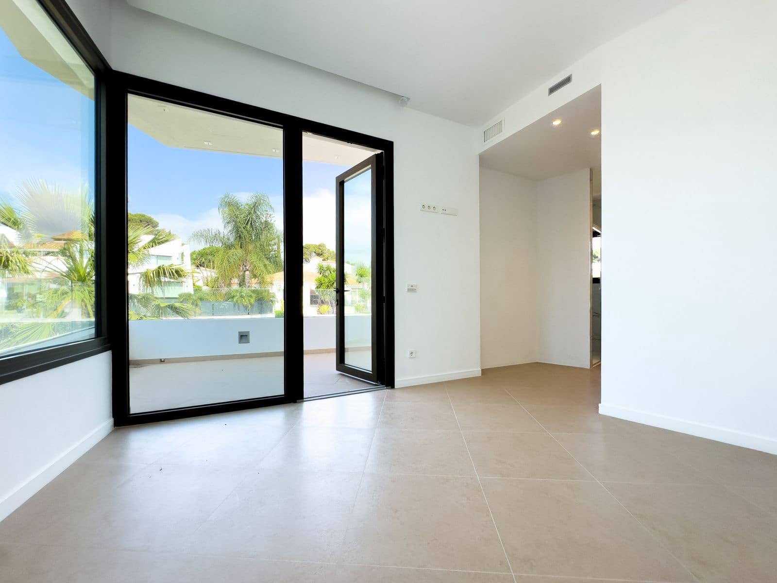 4 bedroom Villa for sale in Estepona - € 2,200,000 (Ref: 9921284)