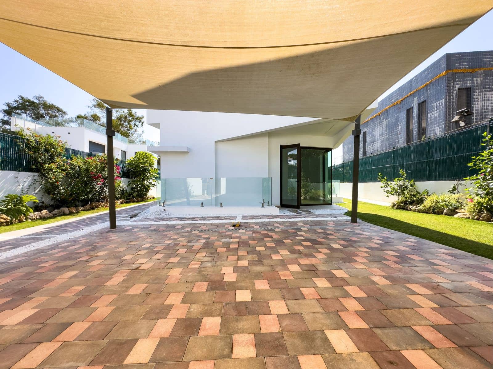 4 bedroom Villa for sale in Estepona - € 2,200,000 (Ref: 9921284)