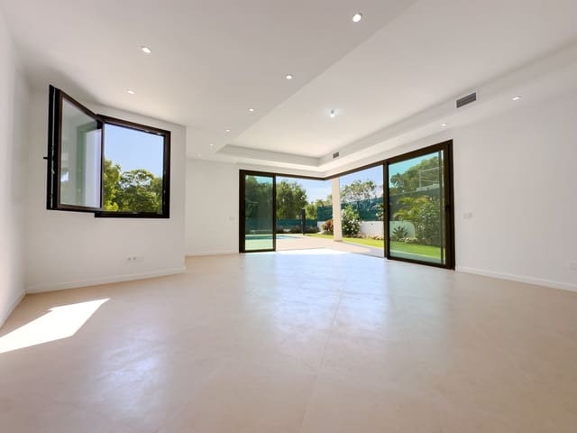 4 bedroom Villa for sale in Estepona - € 2,200,000 (Ref: 9921284)
