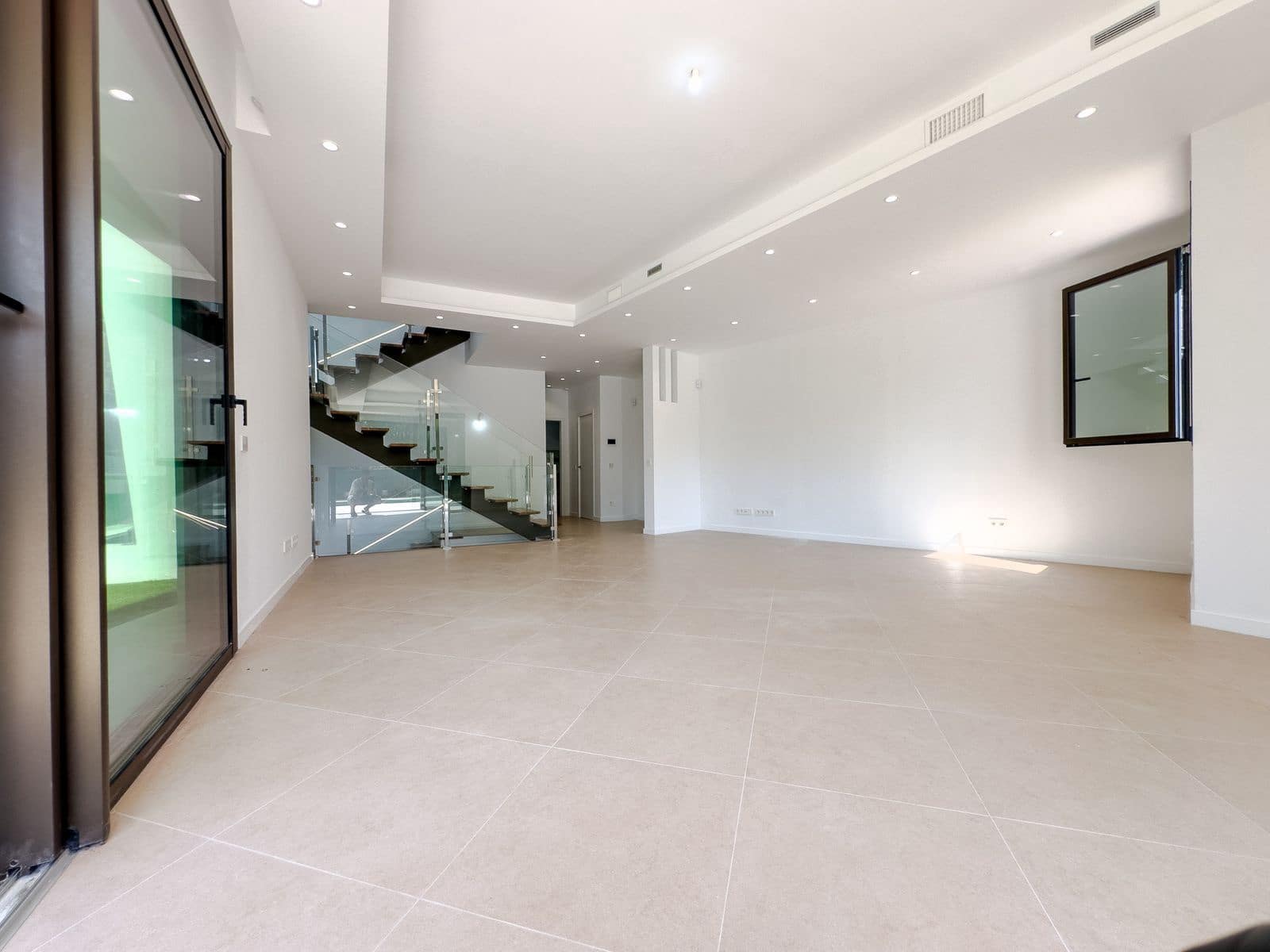 4 bedroom Villa for sale in Estepona - € 2,200,000 (Ref: 9921284)